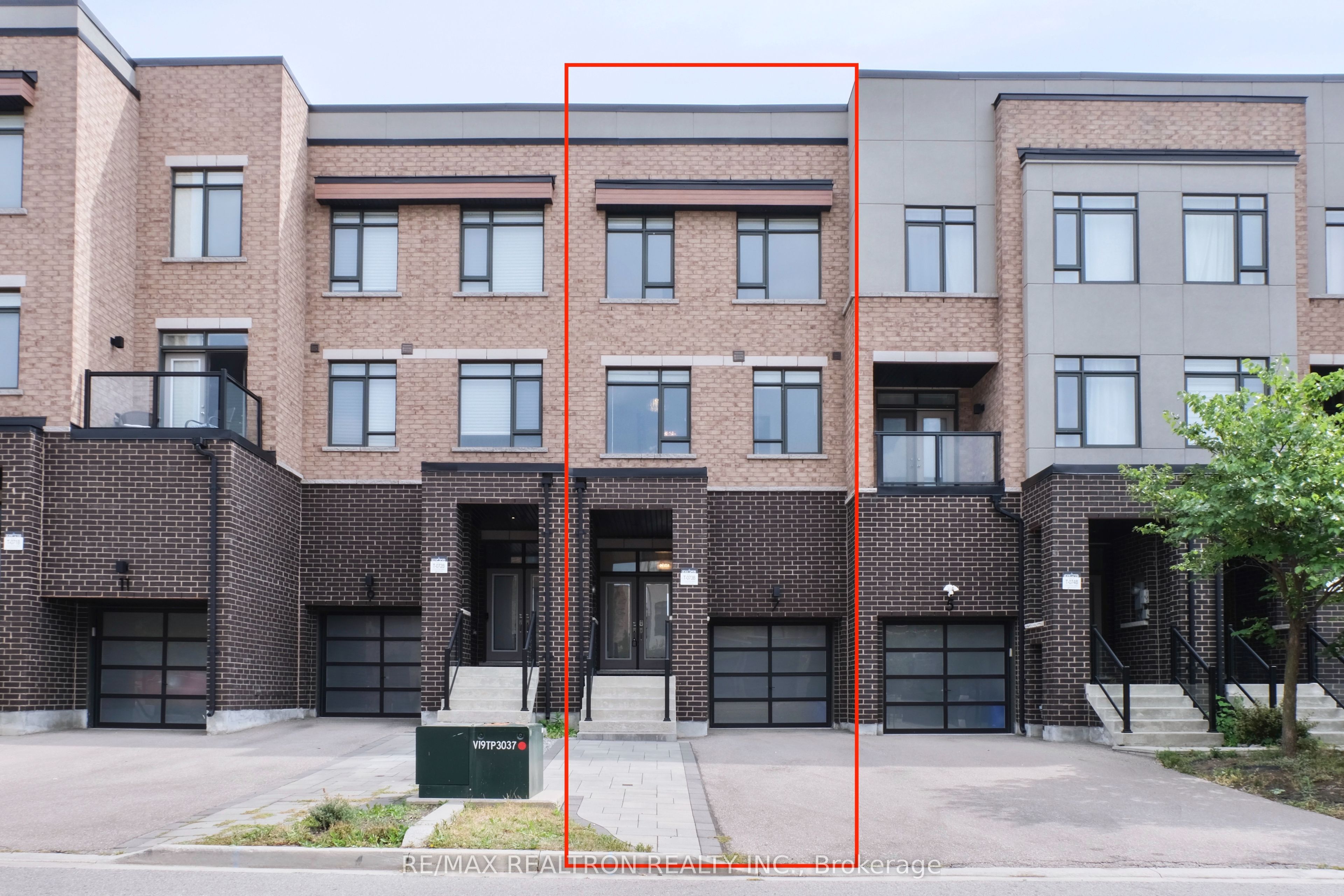 7 Glenngarry Crescent, Vaughan, ON L6A 4Z4 photo 2