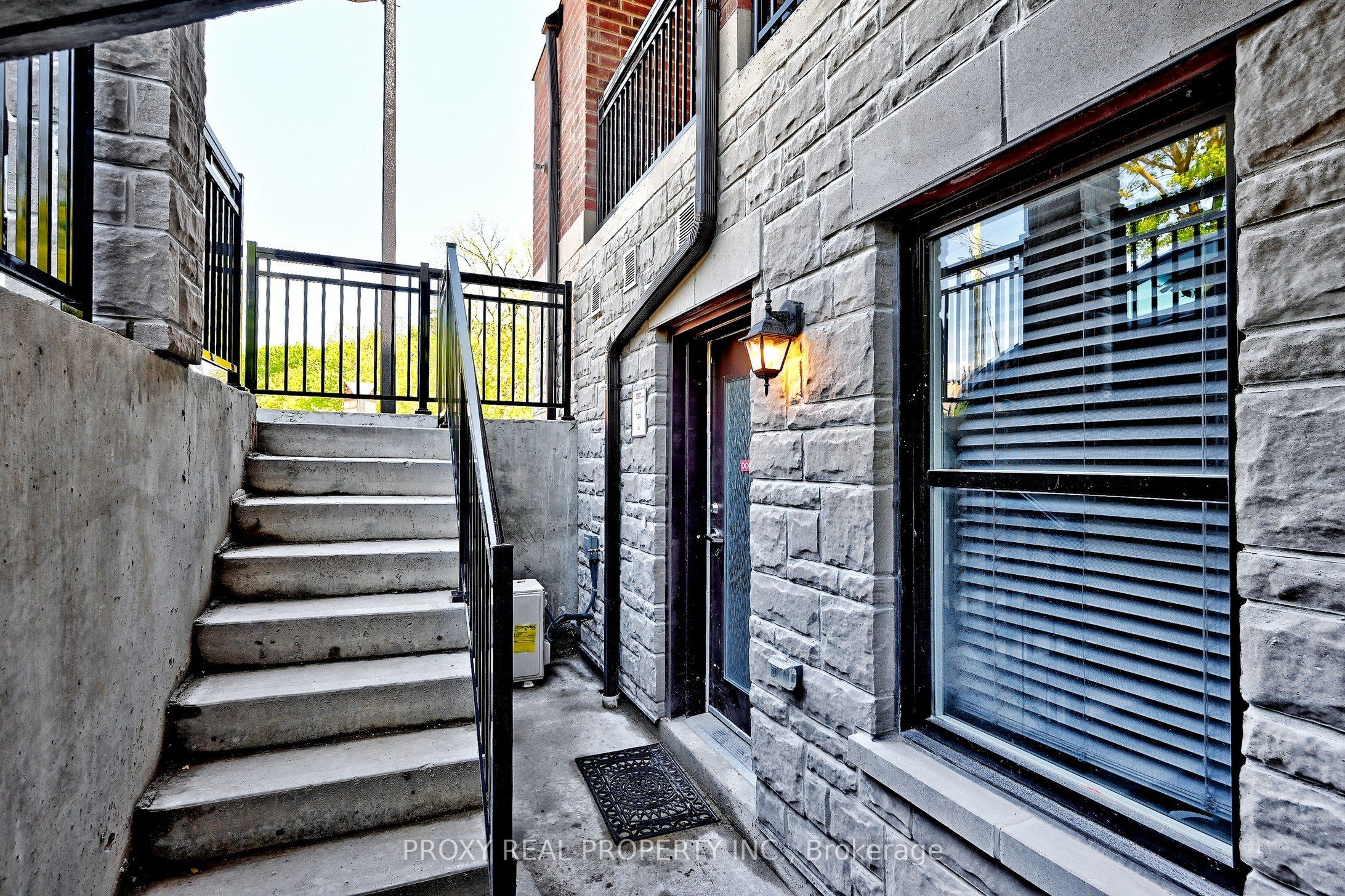 15100 Yonge Street 104, Aurora, ON L4G 4C8 photo 3