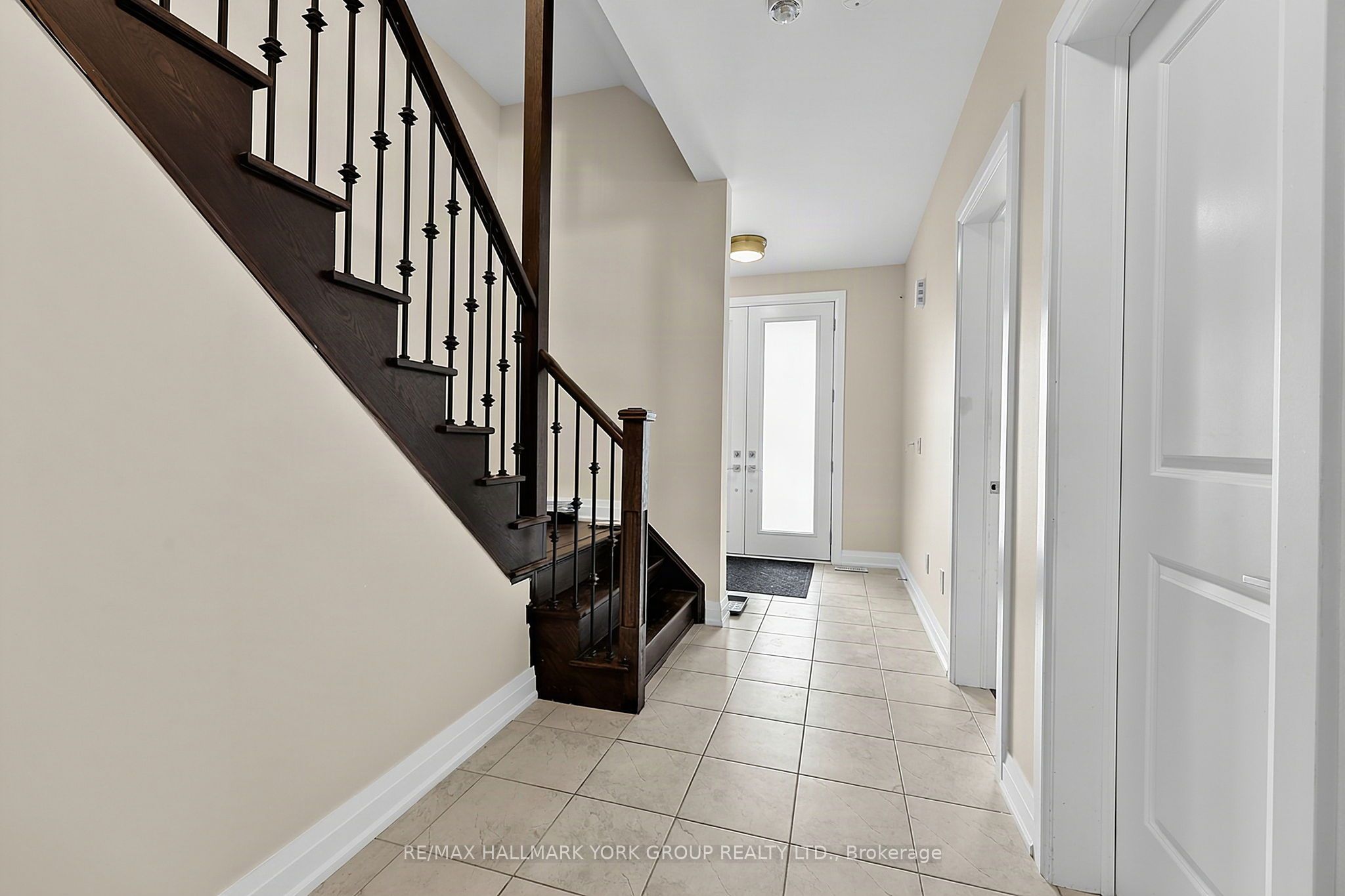 21 Sparks Street, Aurora, ON L4G 0Z9 photo 3