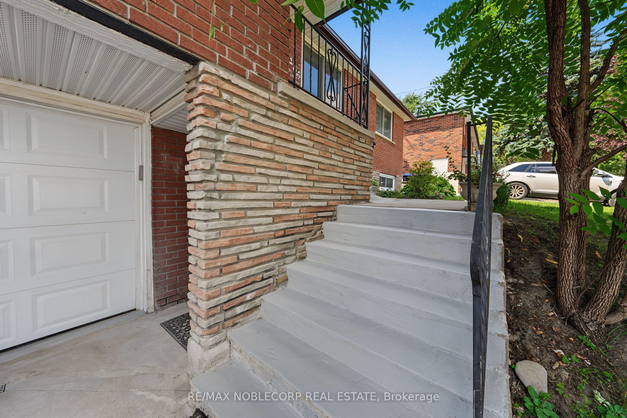 166 Collings Avenue, Bradford West Gwillimbury, ON L3Z 1W1 photo 4