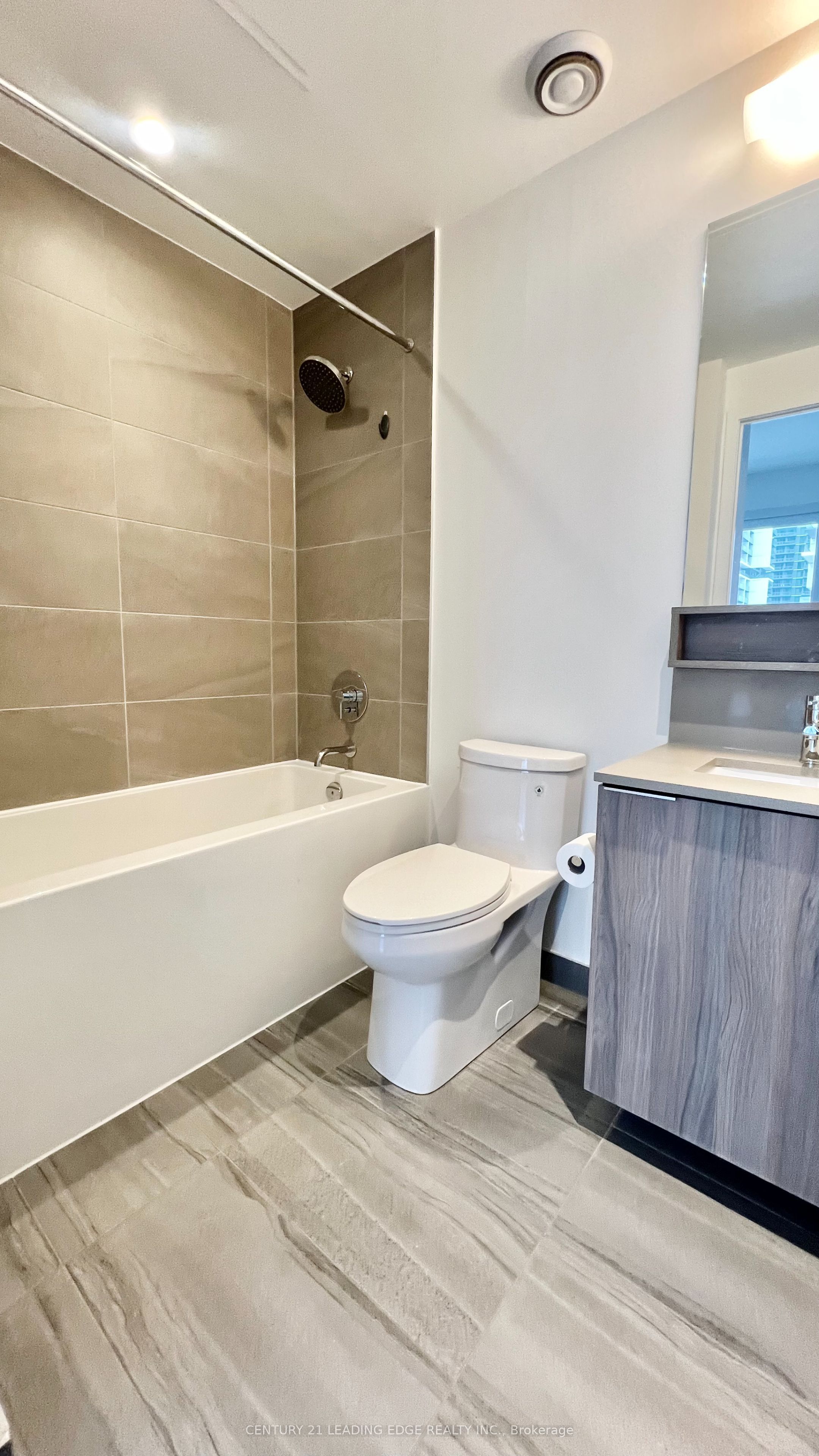 950 Portage Parkway 1805, Vaughan, ON L4K 0J7 photo 4