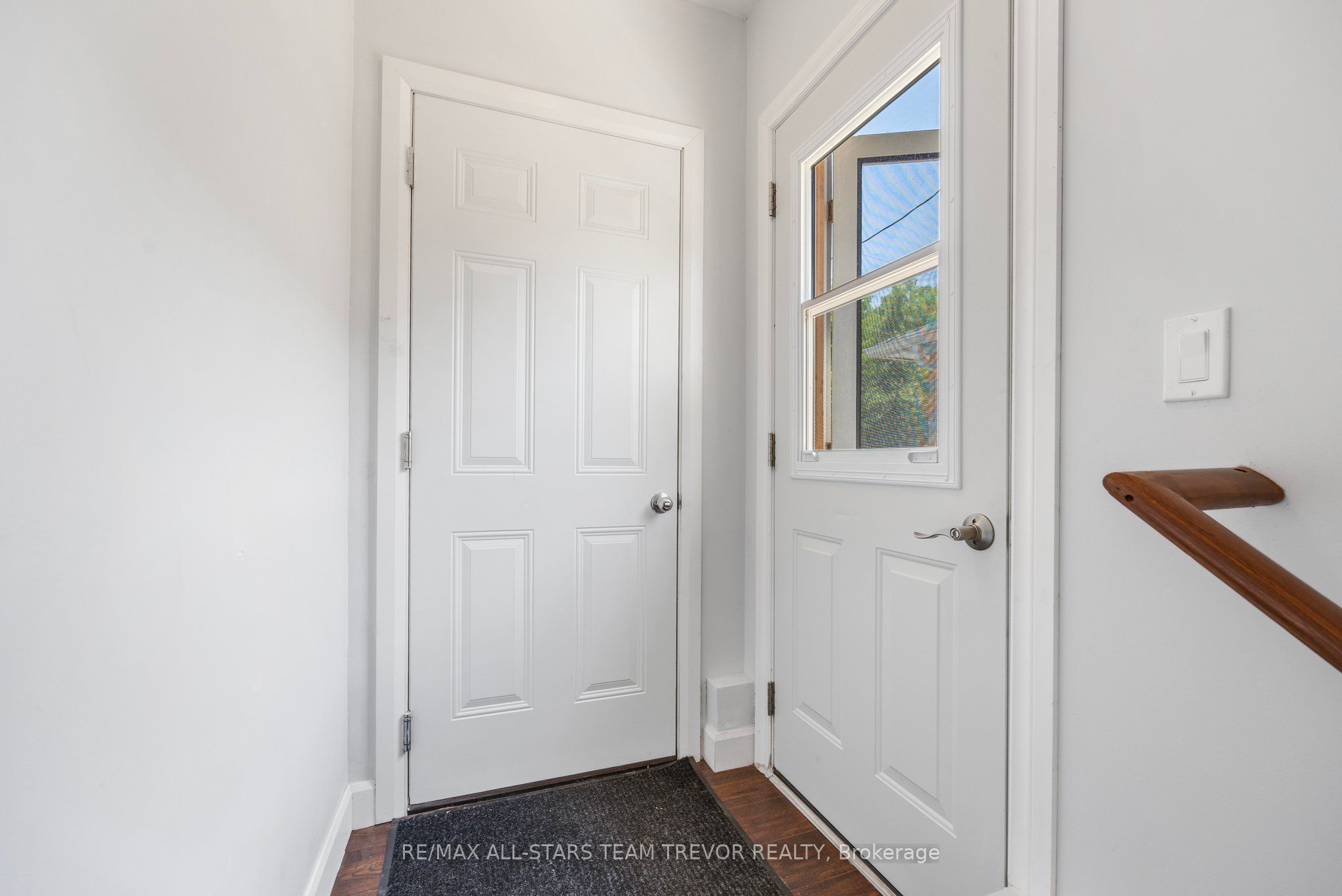 44A Evelyn Avenue Lower, Georgina, ON L4P 3C8 photo 3