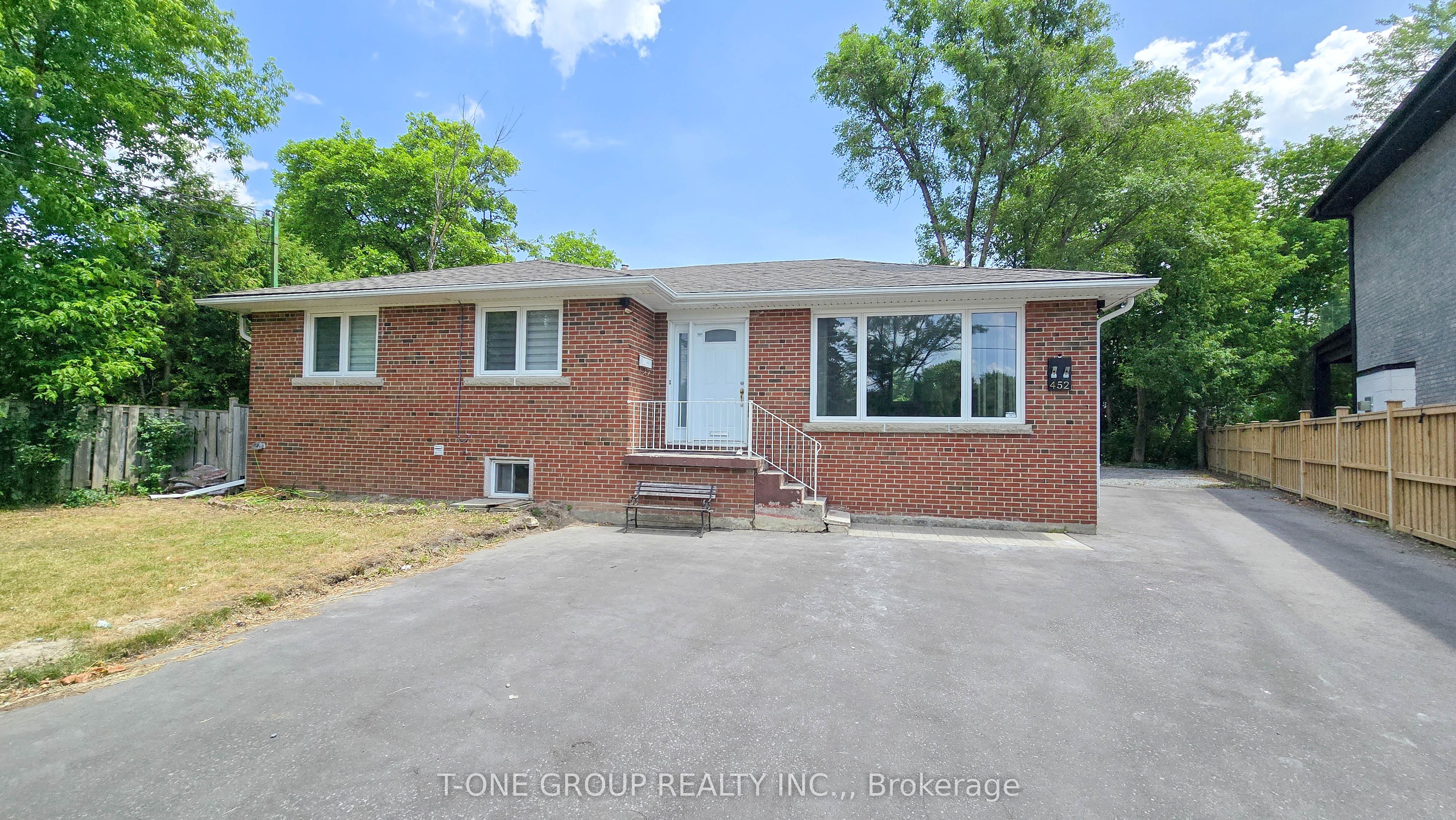 452 LYNETT Crescent MAIN, Richmond Hill, ON L4C 2V7