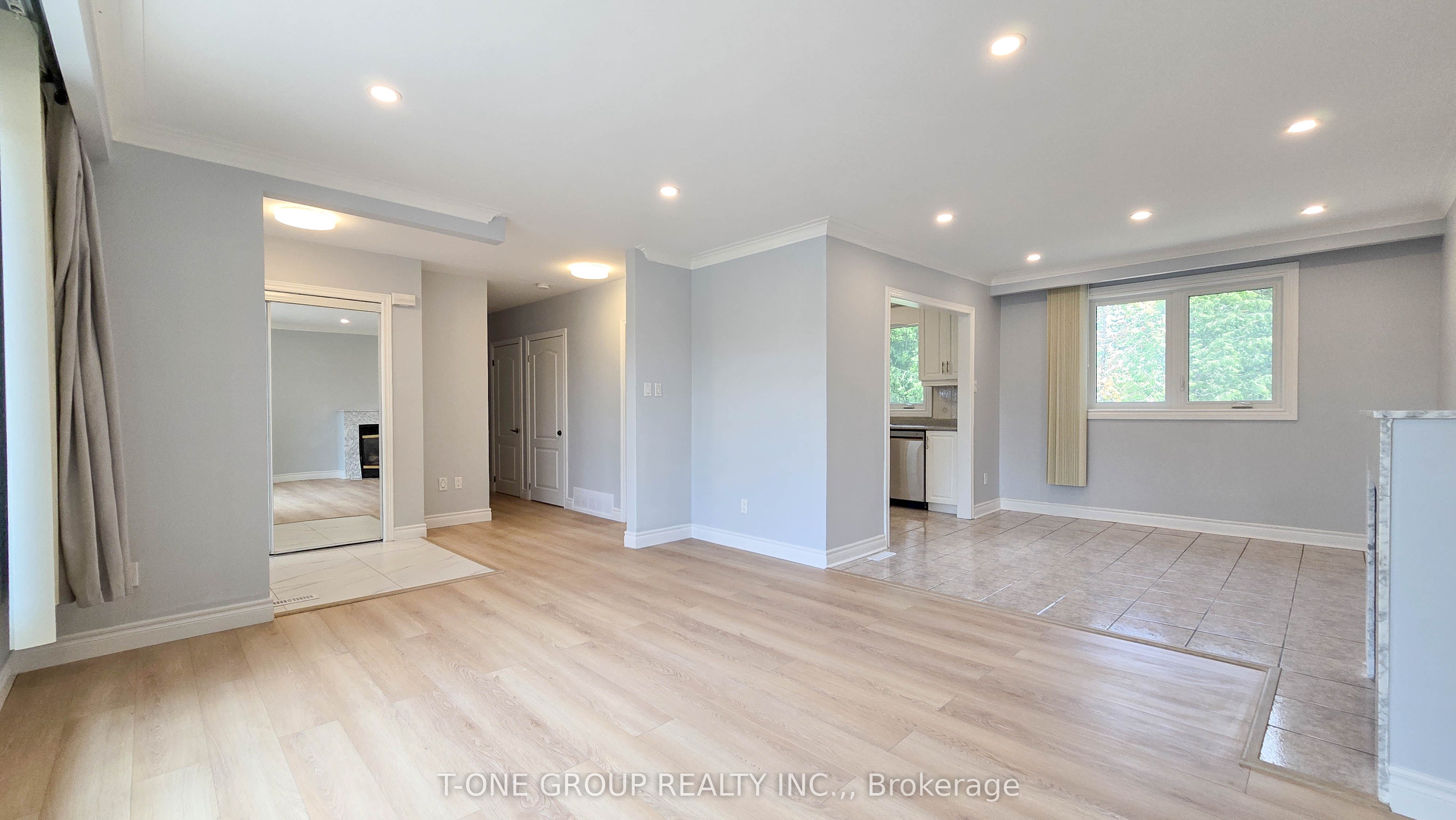 452 LYNETT Crescent MAIN, Richmond Hill, ON L4C 2V7 photo 2
