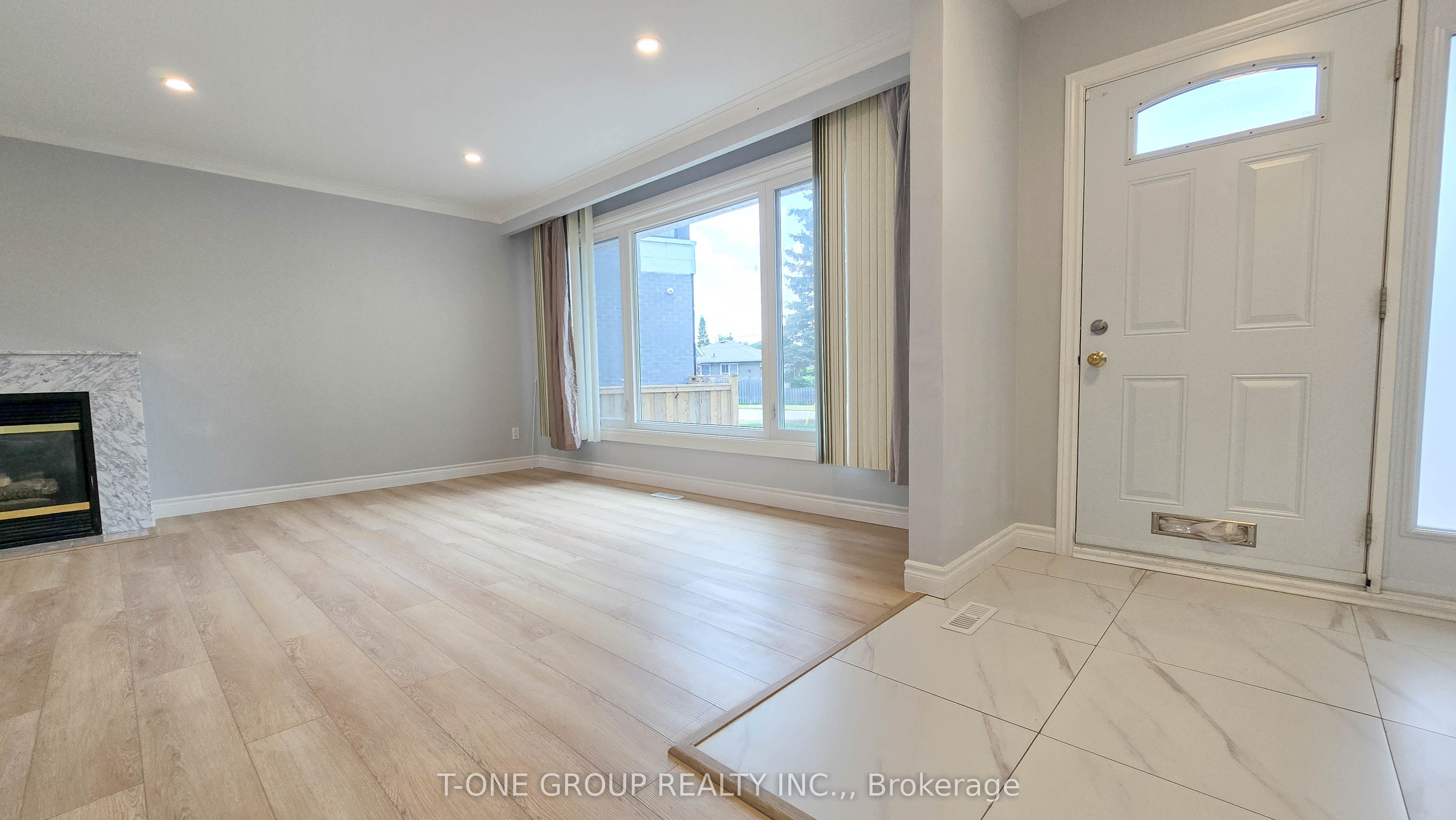 452 LYNETT Crescent MAIN, Richmond Hill, ON L4C 2V7 photo 3