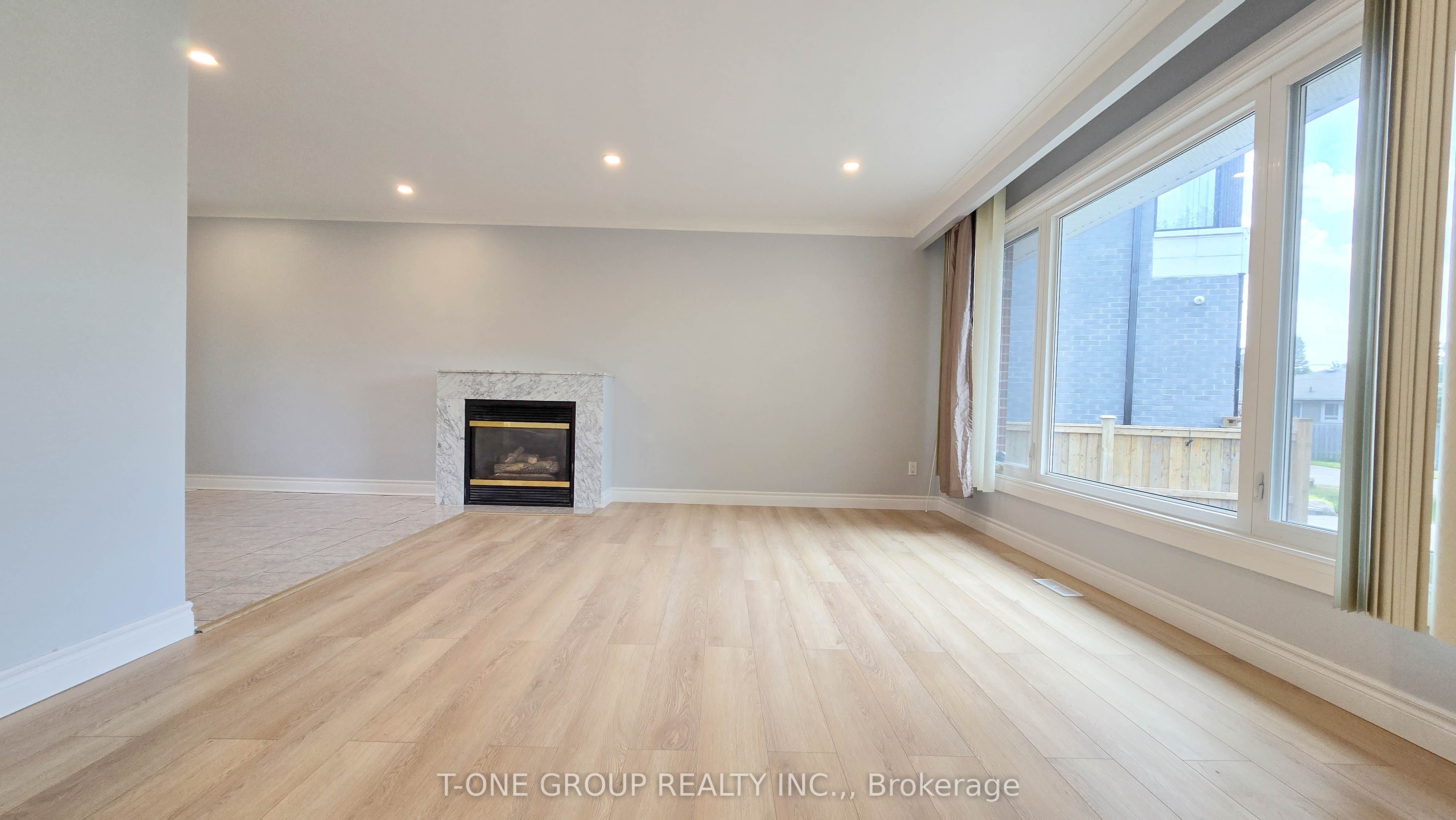 452 LYNETT Crescent MAIN, Richmond Hill, ON L4C 2V7 photo 4