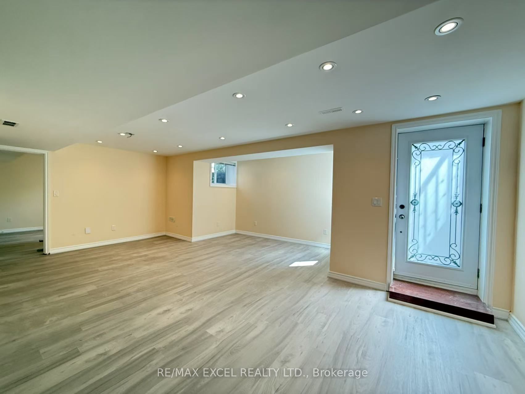 278 Ivy Jay Crescent Bsmt, Aurora, ON L4G 0E7 photo 2