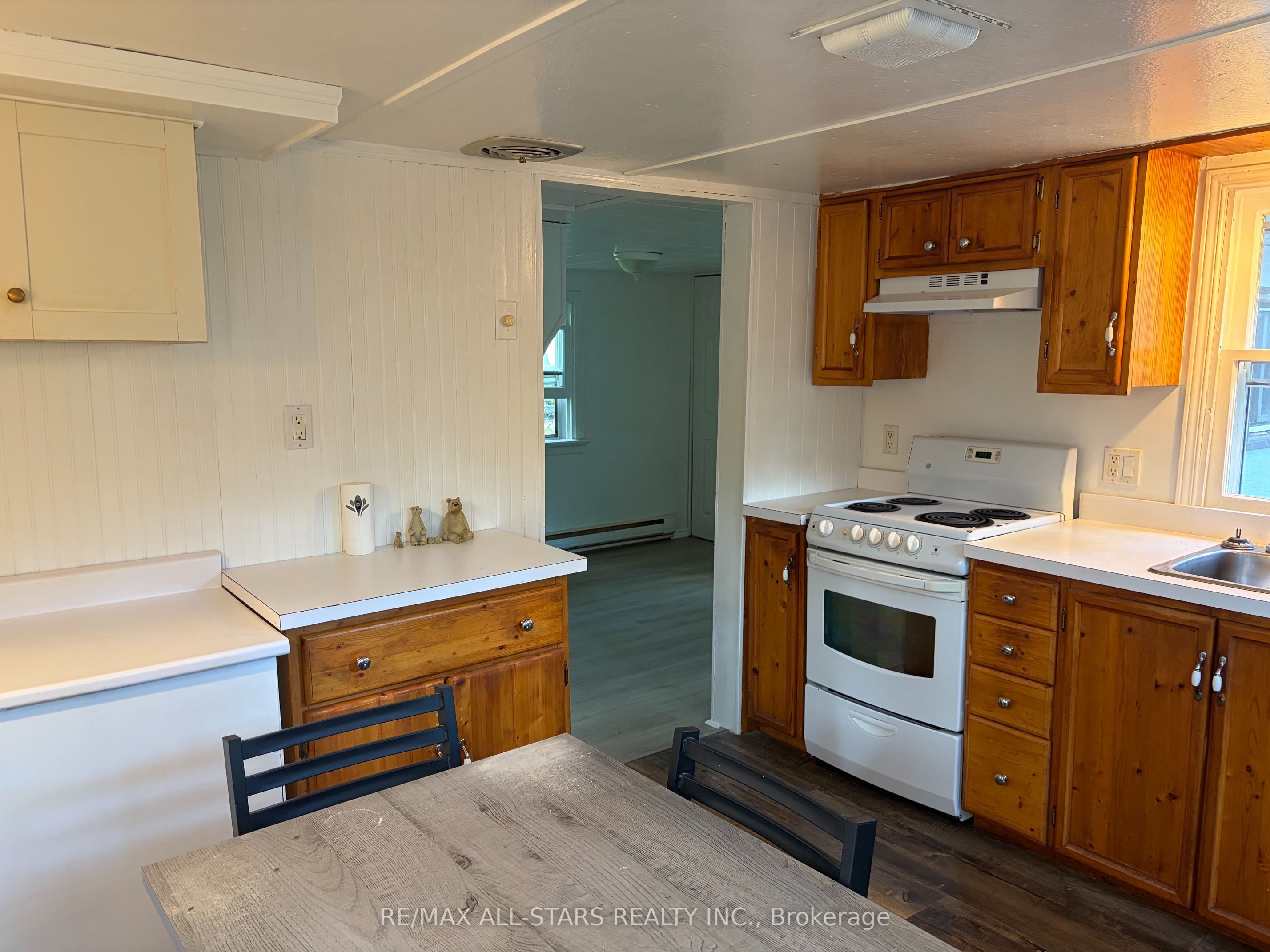 22B Thompson Drive, Georgina, ON L0E 1L0 photo 4