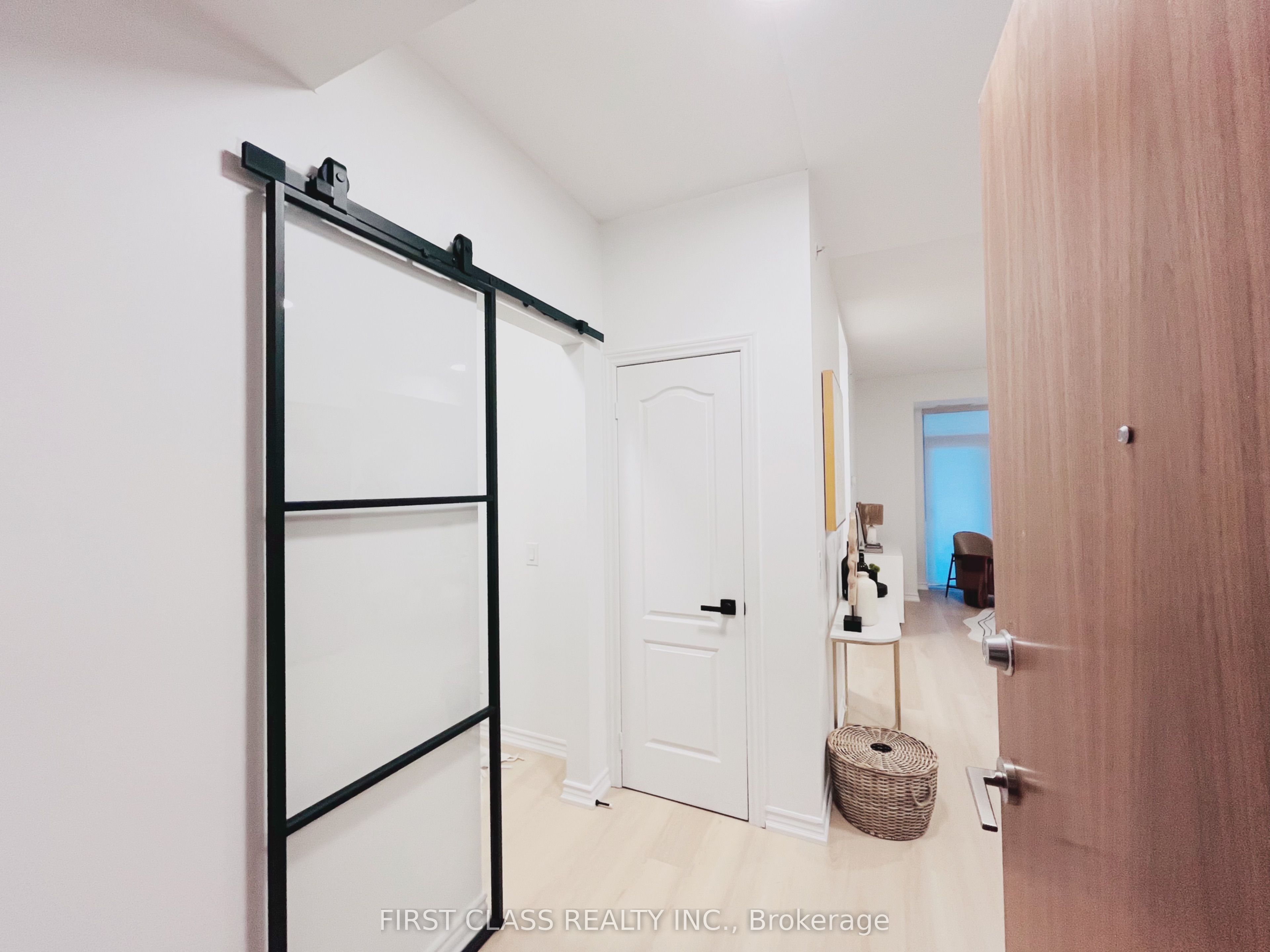 8323 Kennedy Road 220, Markham, ON L3R 5W7 photo 2