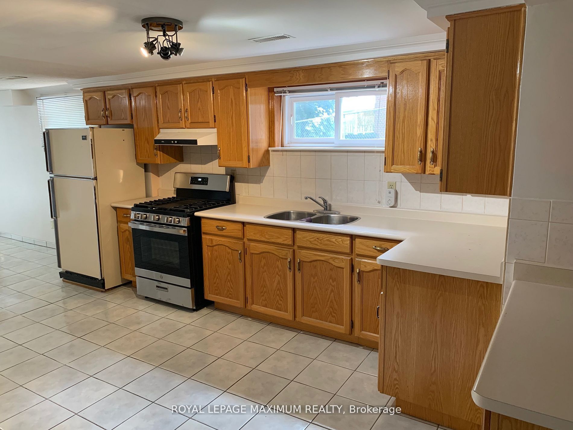 155 Rainbow Drive, Vaughan, ON L4L 2K8 photo 2