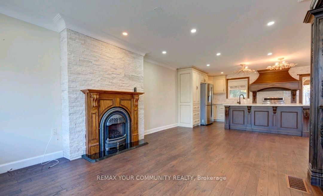 372 Dixon Boulevard, Newmarket, ON L3Y 5C4 photo 3