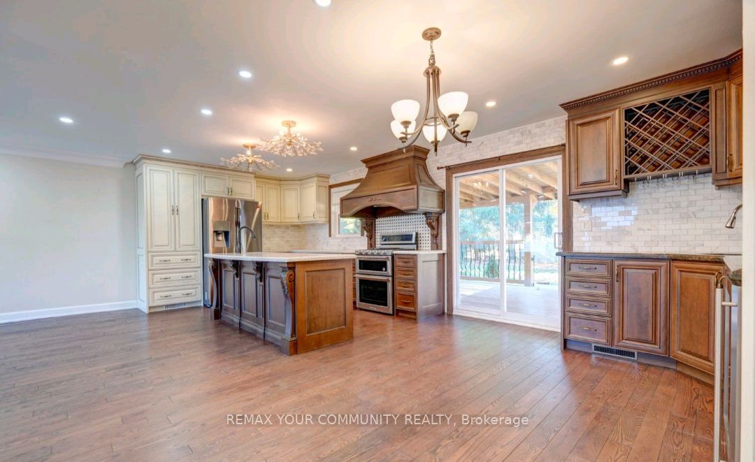 372 Dixon Boulevard, Newmarket, ON L3Y 5C4 photo 4