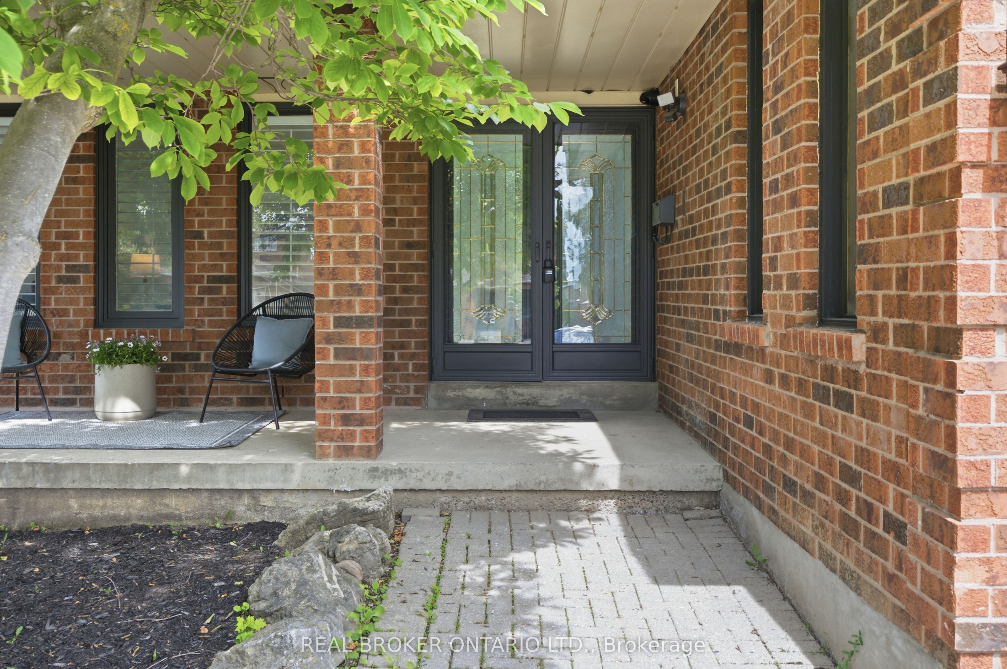94 Roxana Avenue, Vaughan, ON L4L 3Y8 photo 2