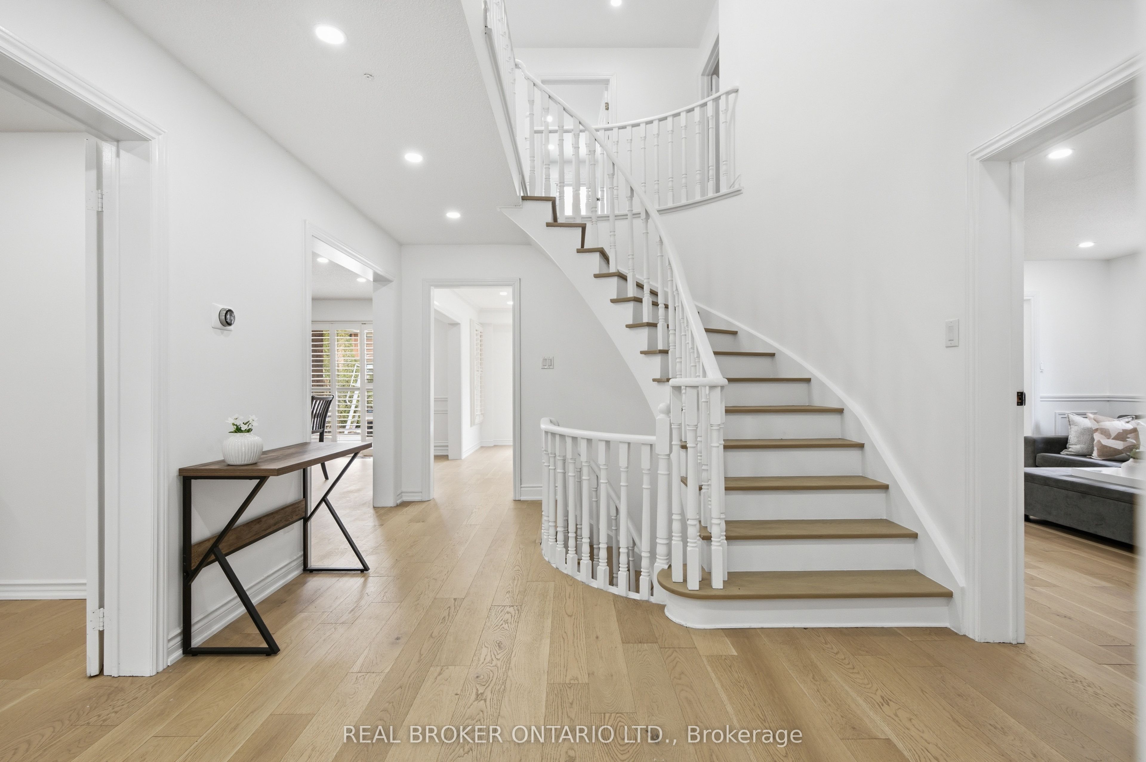 94 Roxana Avenue, Vaughan, ON L4L 3Y8 photo 3