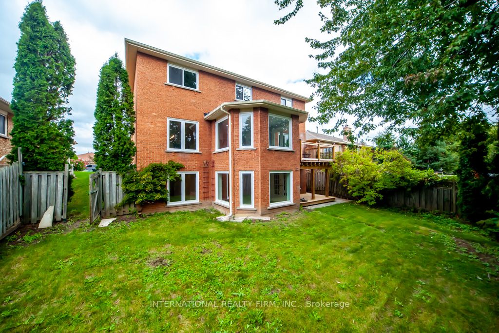 11 Coates Crescent Lower, Richmond Hill, ON L4E 2M3