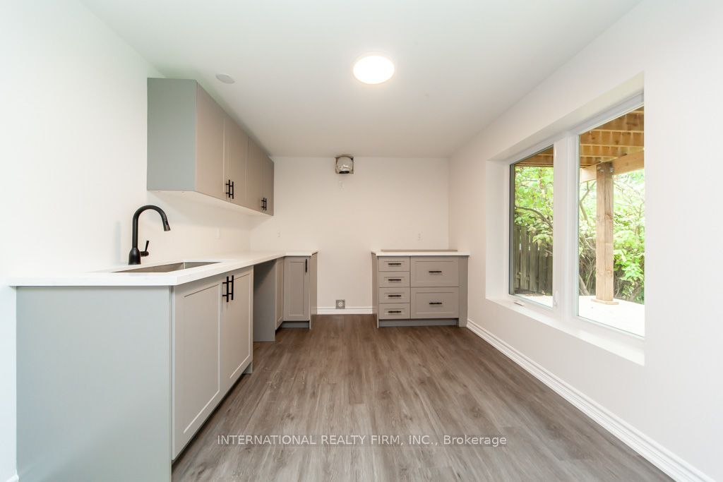 11 Coates Crescent Lower, Richmond Hill, ON L4E 2M3 photo 4