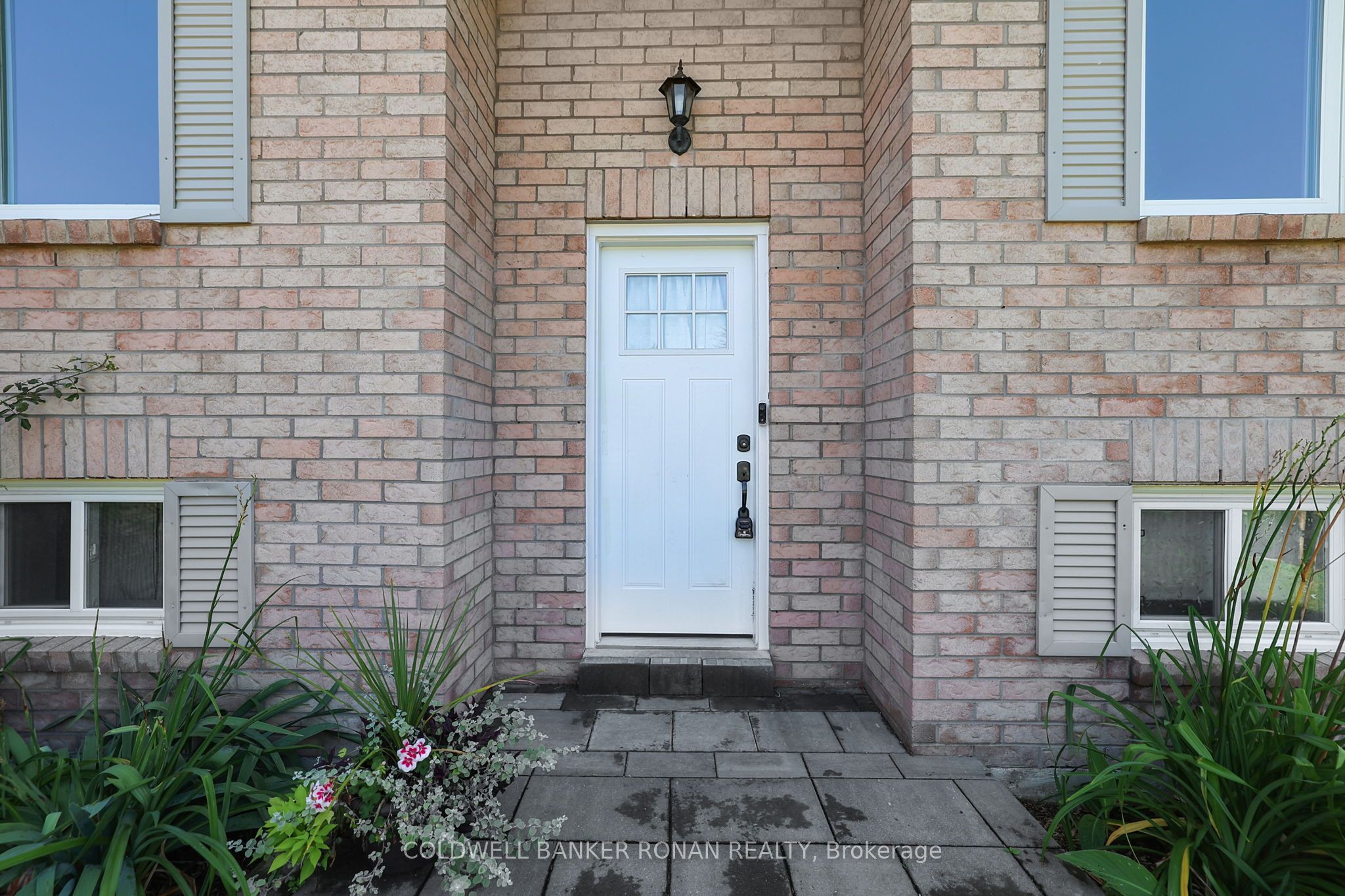 8 McCarthy Crescent, Essa, ON L0M 1B3 photo 3