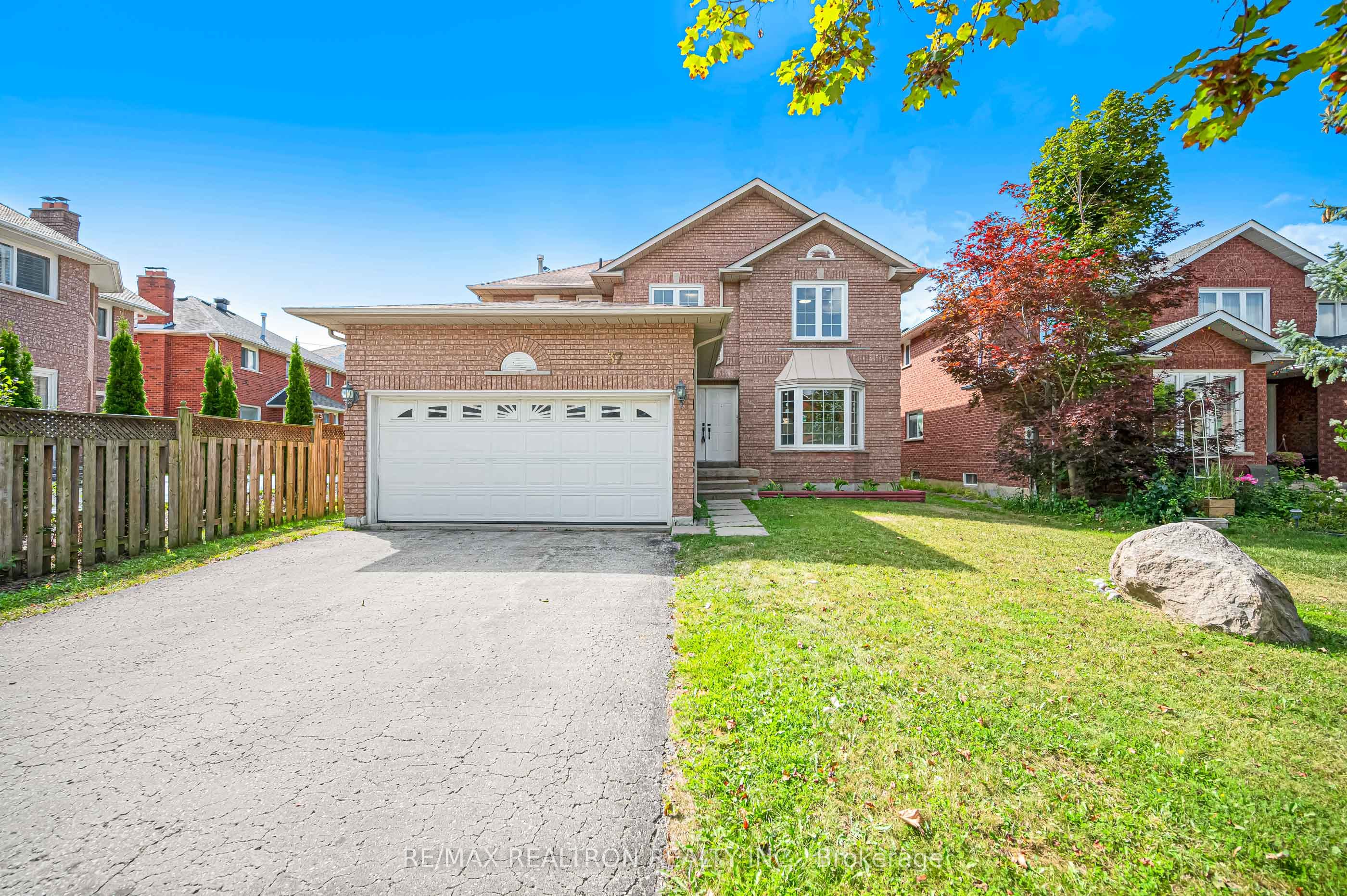 37 Dumaurier Crescent, Richmond Hill, ON L4S 1G6