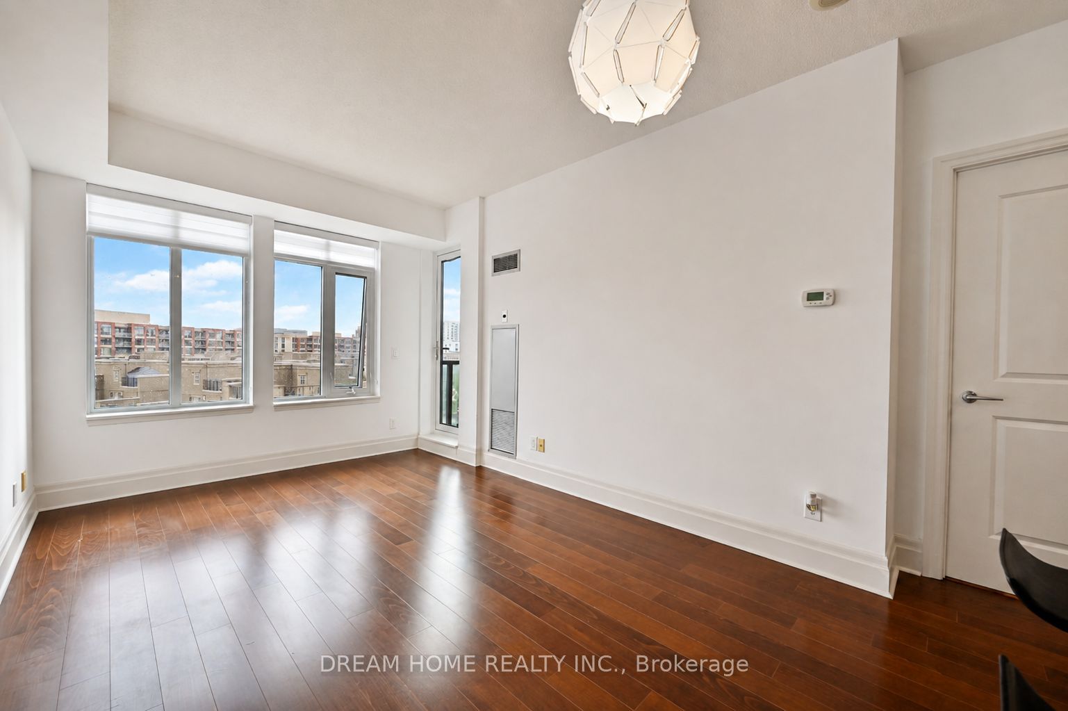 111 Upper Duke Crescent 619, Markham, ON L6G 0C8 photo 4