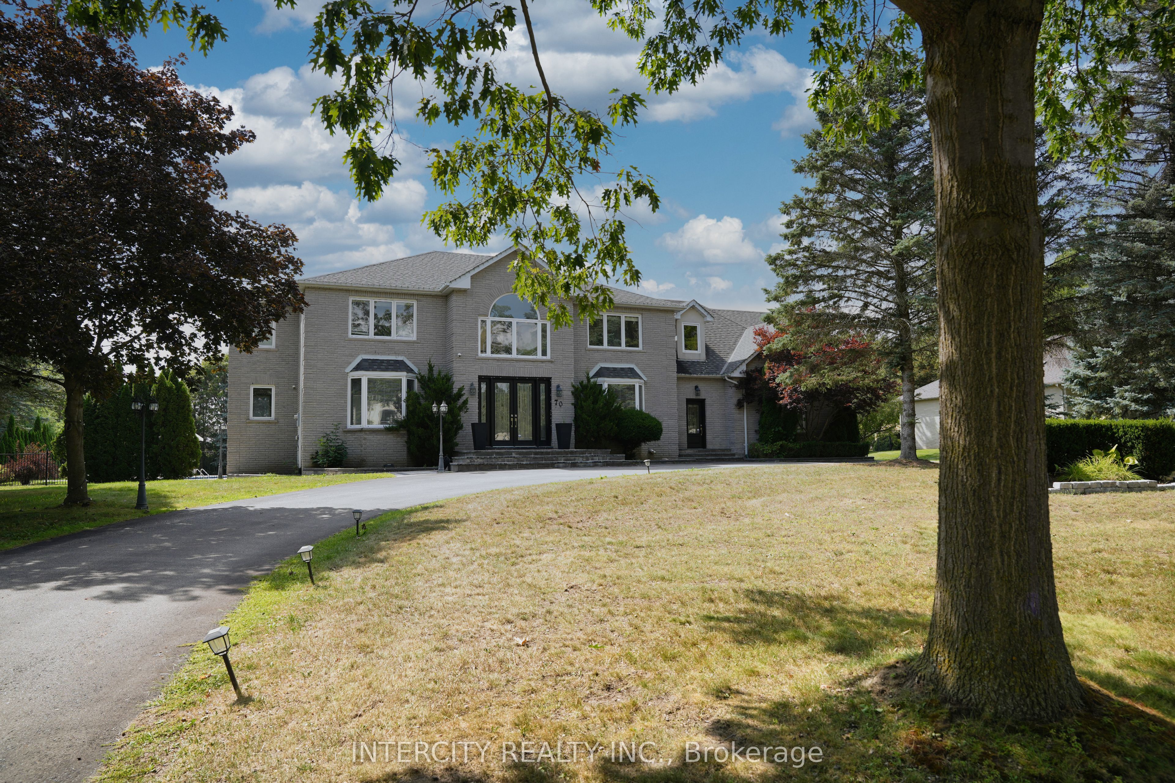 70 Belsite Court, Vaughan, ON L0J 1C0 photo 2