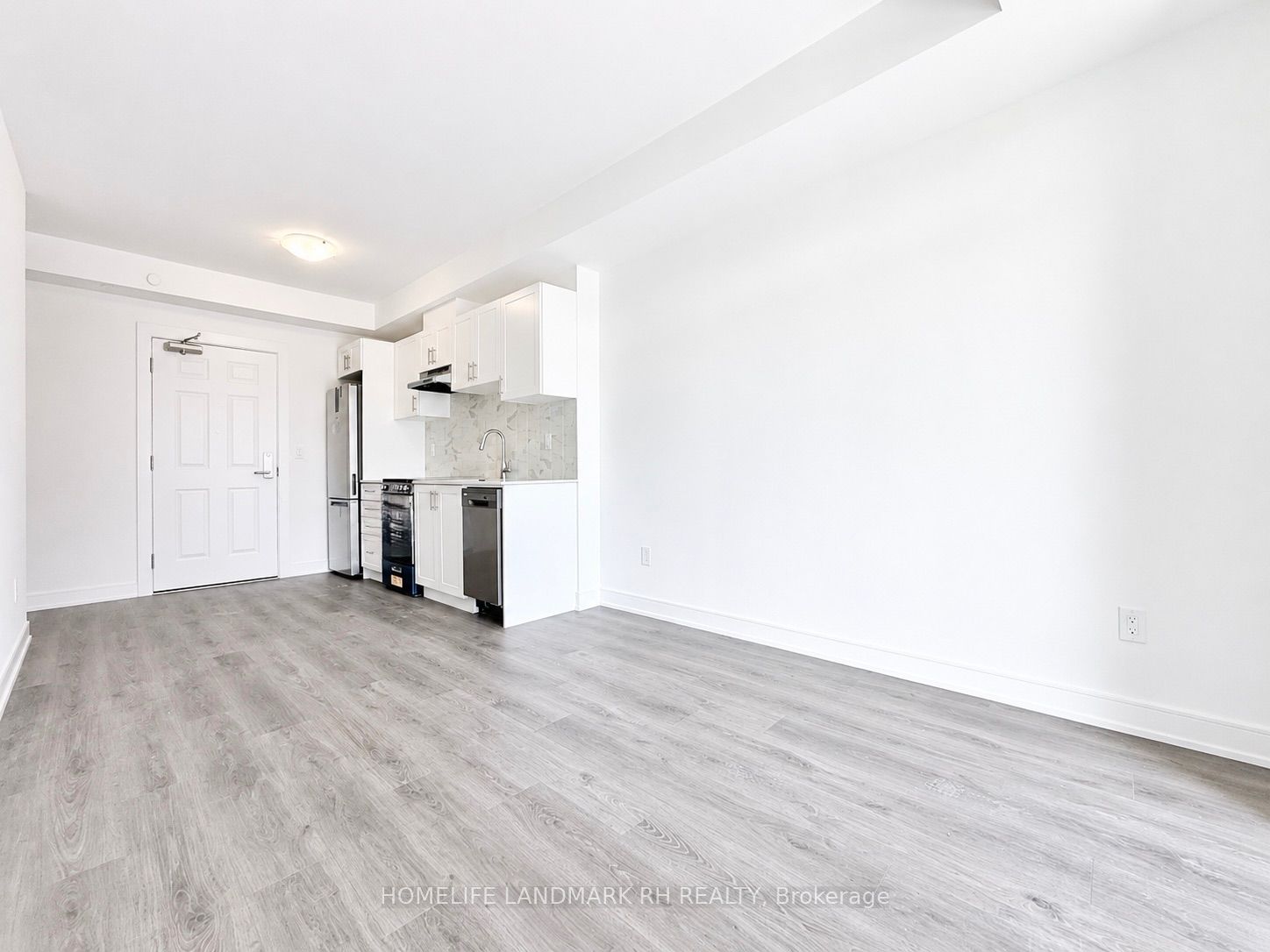 715 Davis Drive 204, Newmarket, ON L3Y 0J2 photo 3