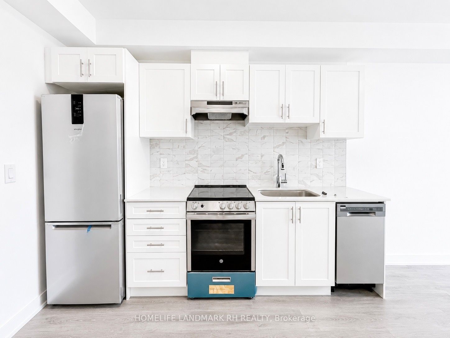 715 Davis Drive 204, Newmarket, ON L3Y 0J2 photo 4