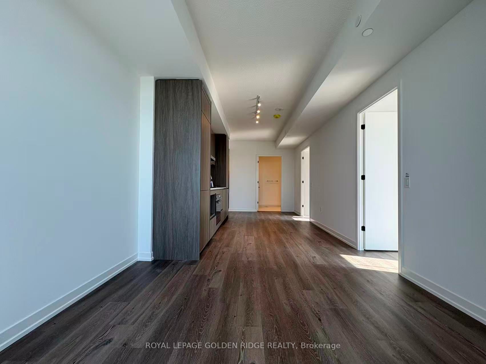 28 Interchange Way 2510, Vaughan, ON L4K 5Z7 photo 4