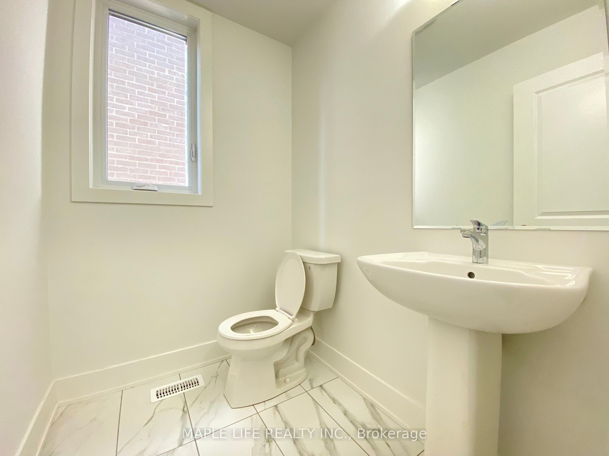 29 Marlene Johnston Drive, East Gwillimbury, ON L9N 0W7 photo 3