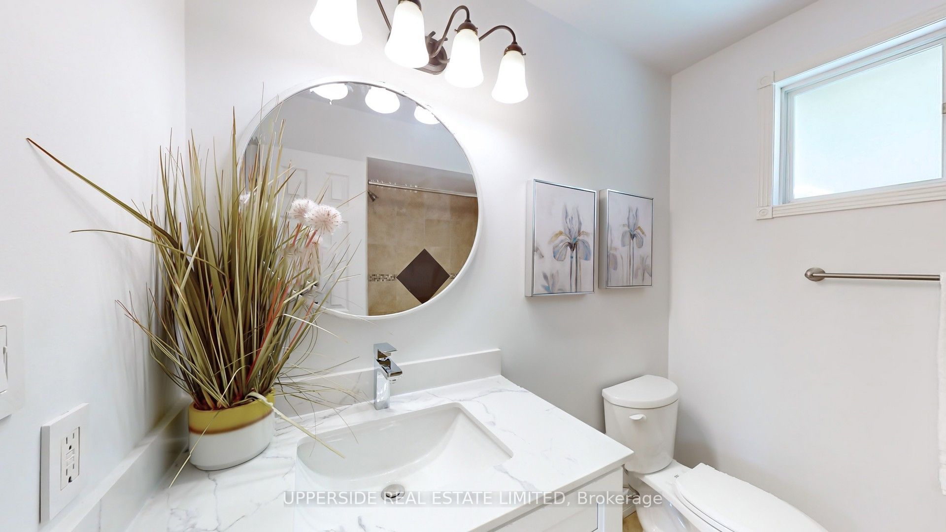 1055 Easthill Court, Newmarket, ON L3Y 5V4 photo 4