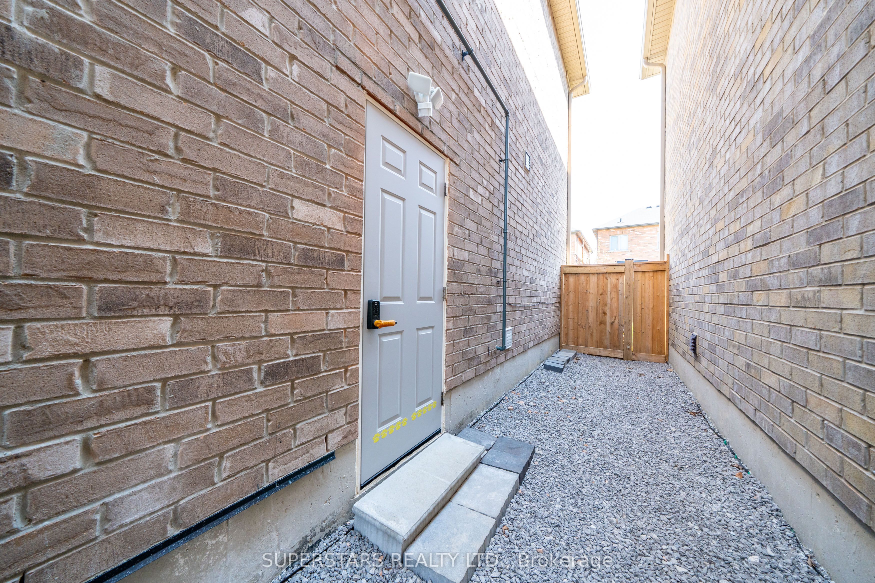 49 Birkett Way Basement, Whitchurch-Stouffville, ON L4A 4P7 photo 3
