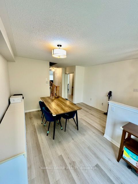 300 Flagstone Way, Newmarket, ON L3X 2R8 photo 2
