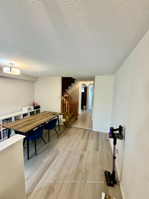 300 Flagstone Way, Newmarket, ON L3X 2R8 photo 4