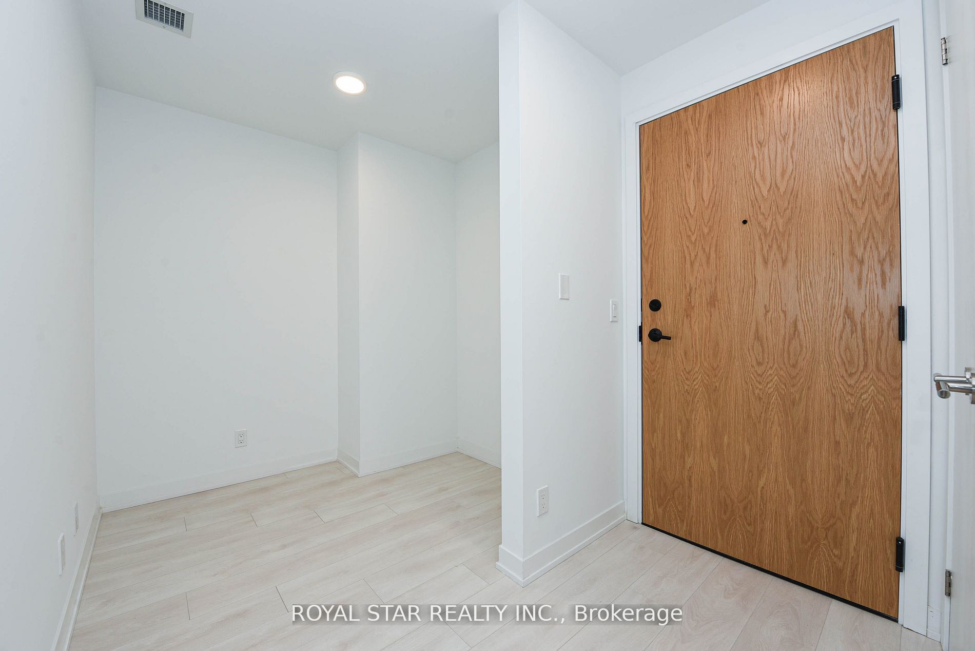 7950 Bathurst Street 1207, Vaughan, ON L4J 0L4 photo 3