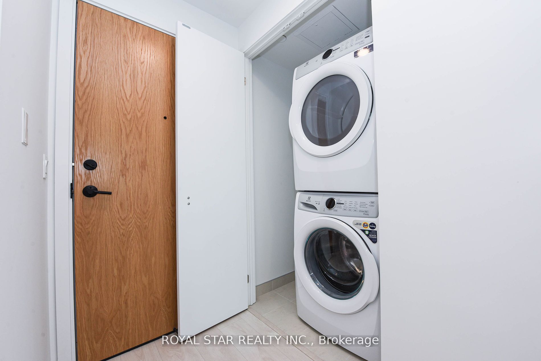 7950 Bathurst Street 1207, Vaughan, ON L4J 0L4 photo 4