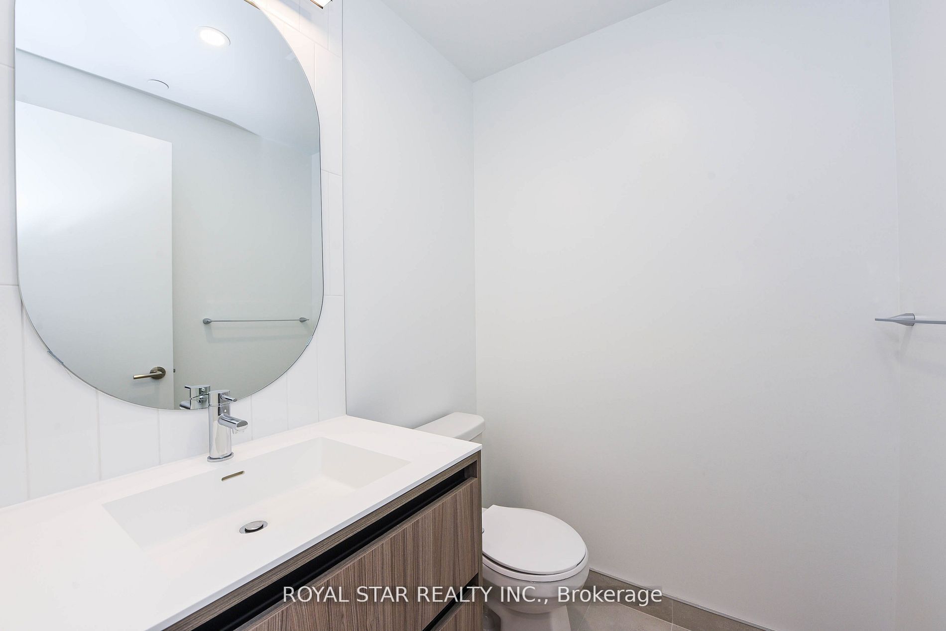 7950 Bathurst Street 1207, Vaughan, ON L4J 0L4 photo 5