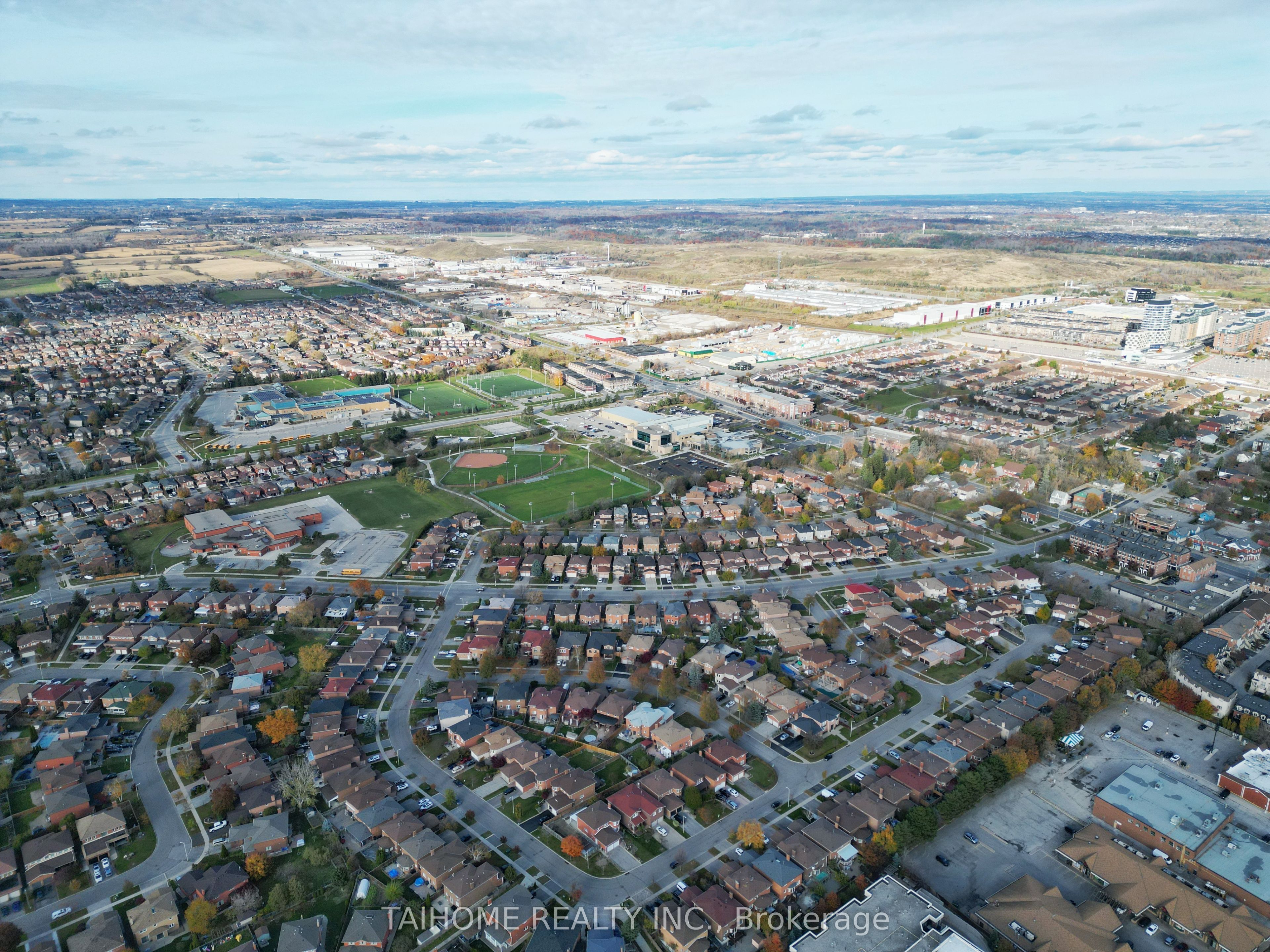 96 Lamar Street, Vaughan, ON L6A 1A7 photo 2