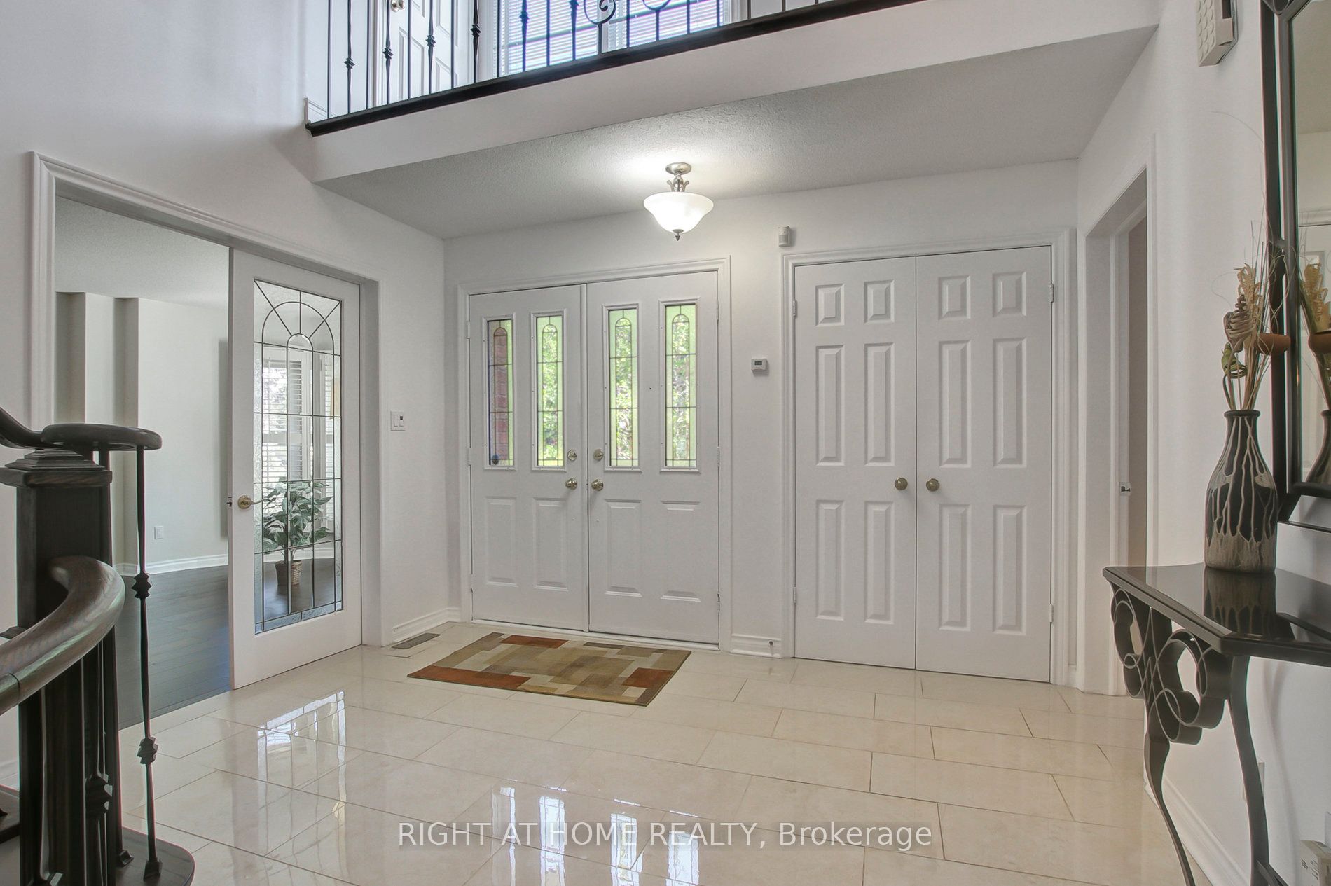 53 Waltham Crescent, Richmond Hill, ON L4B 1Z3 photo 3