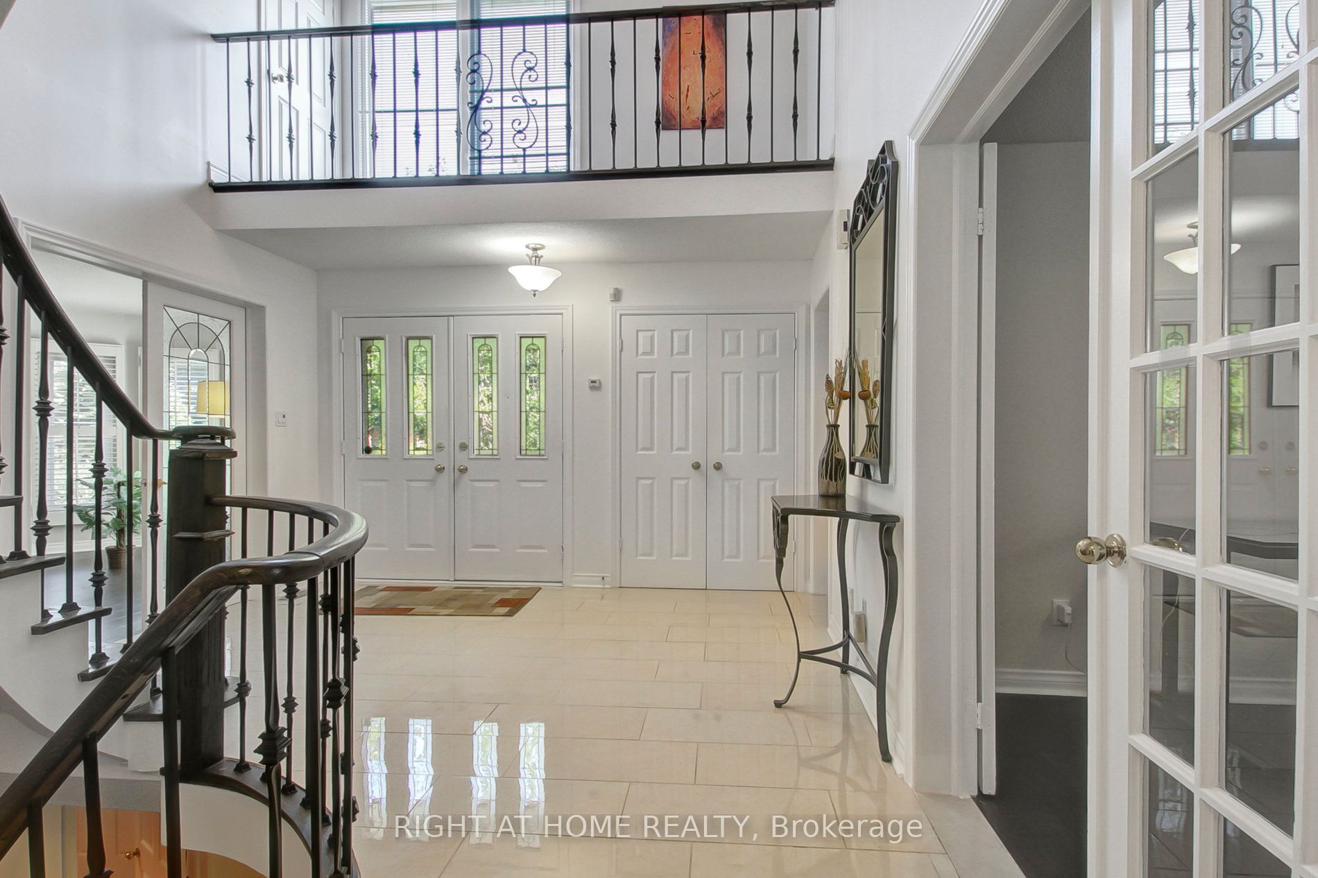 53 Waltham Crescent, Richmond Hill, ON L4B 1Z3 photo 4