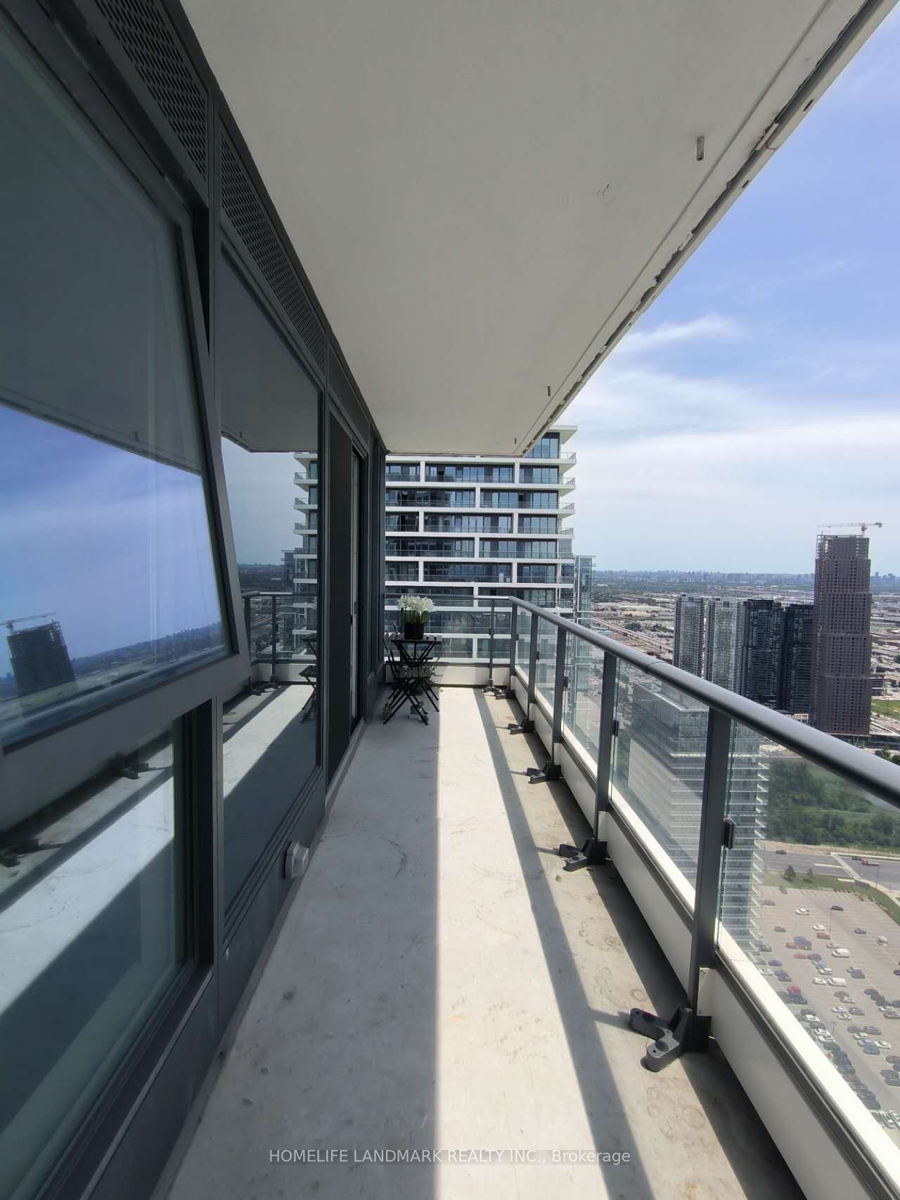 898 Portage Parkway 5803, Vaughan, ON L4K 0J6 photo 4