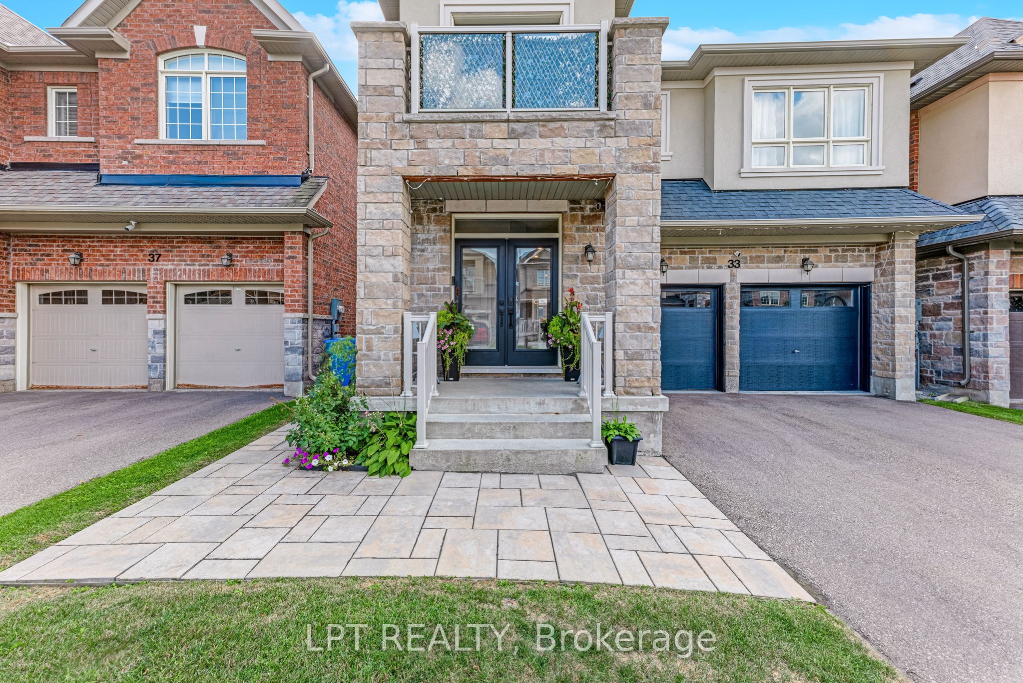 33 Mondial Crescent, East Gwillimbury, ON L9N 0S1 photo 2