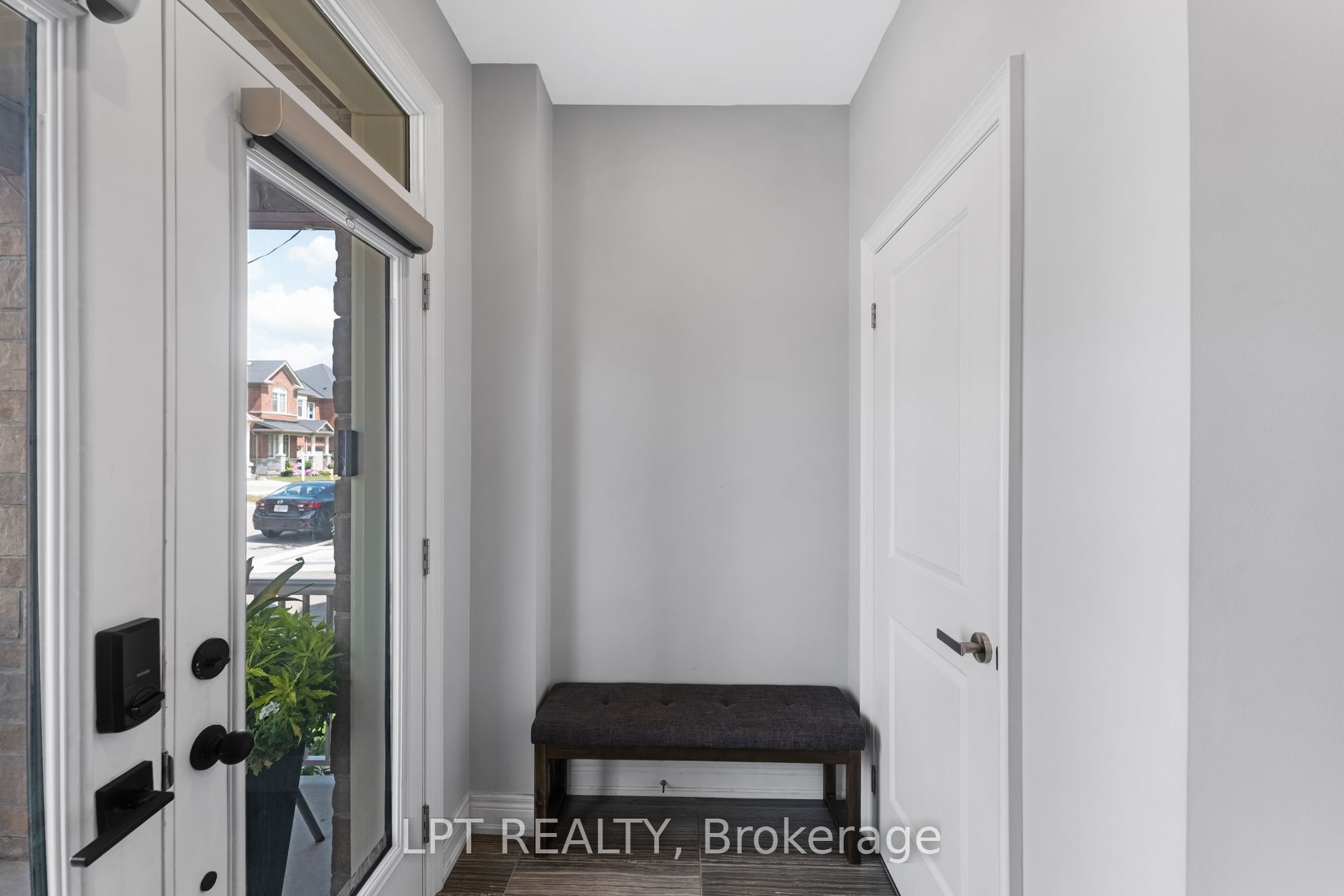33 Mondial Crescent, East Gwillimbury, ON L9N 0S1 photo 4