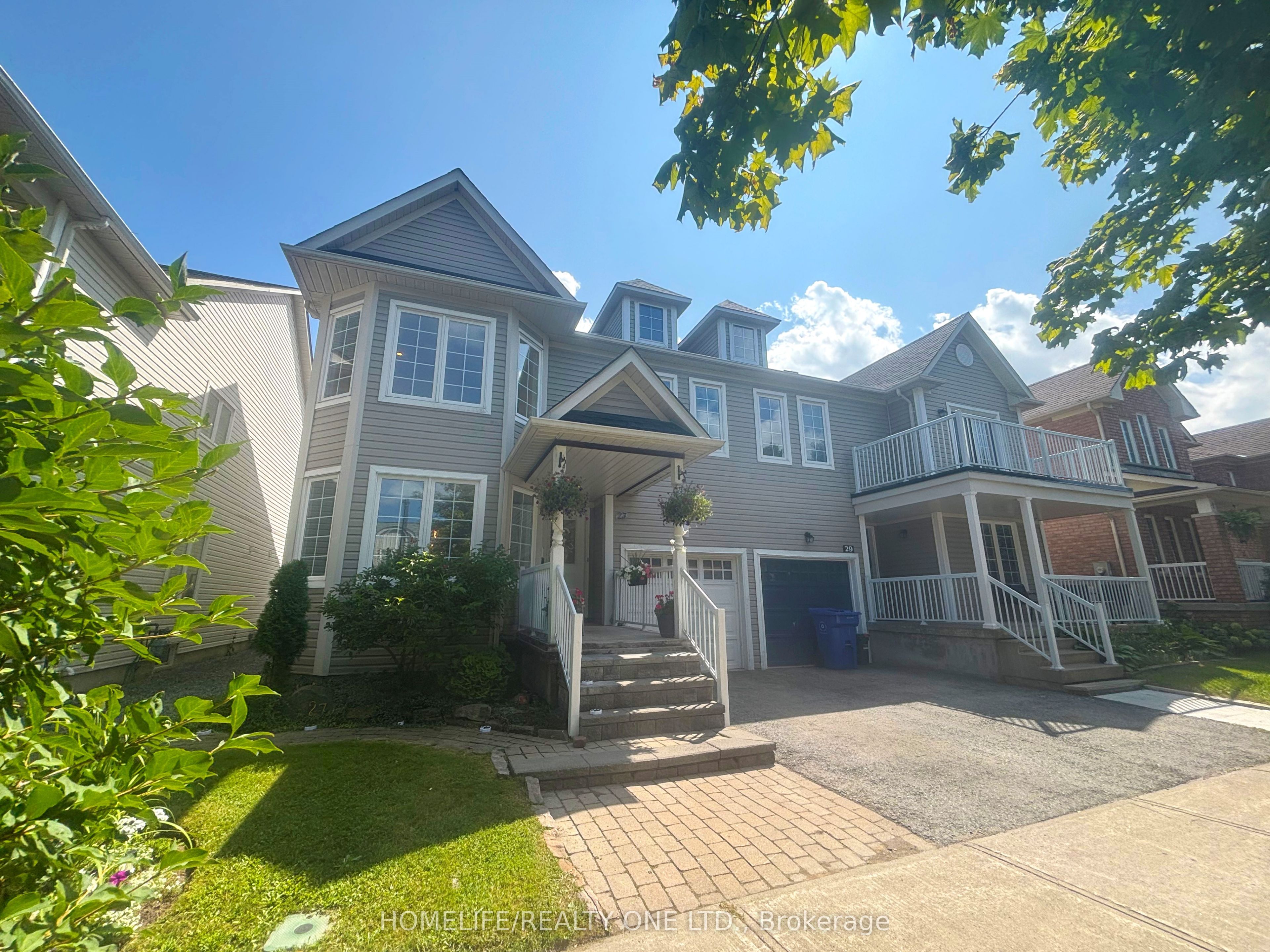 27 Glasgow Crescent, Georgina, ON L4P 4A9