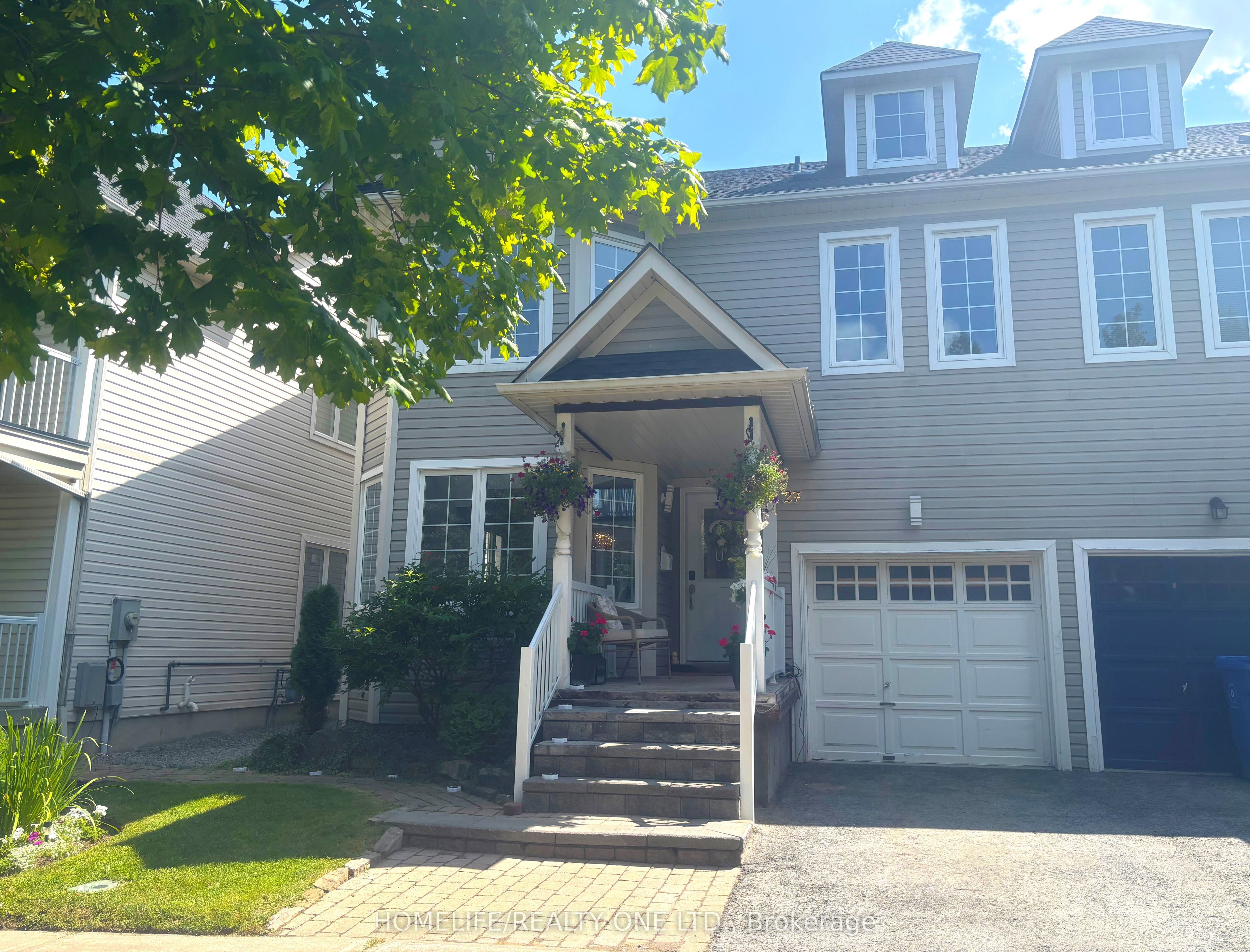27 Glasgow Crescent, Georgina, ON L4P 4A9 photo 2