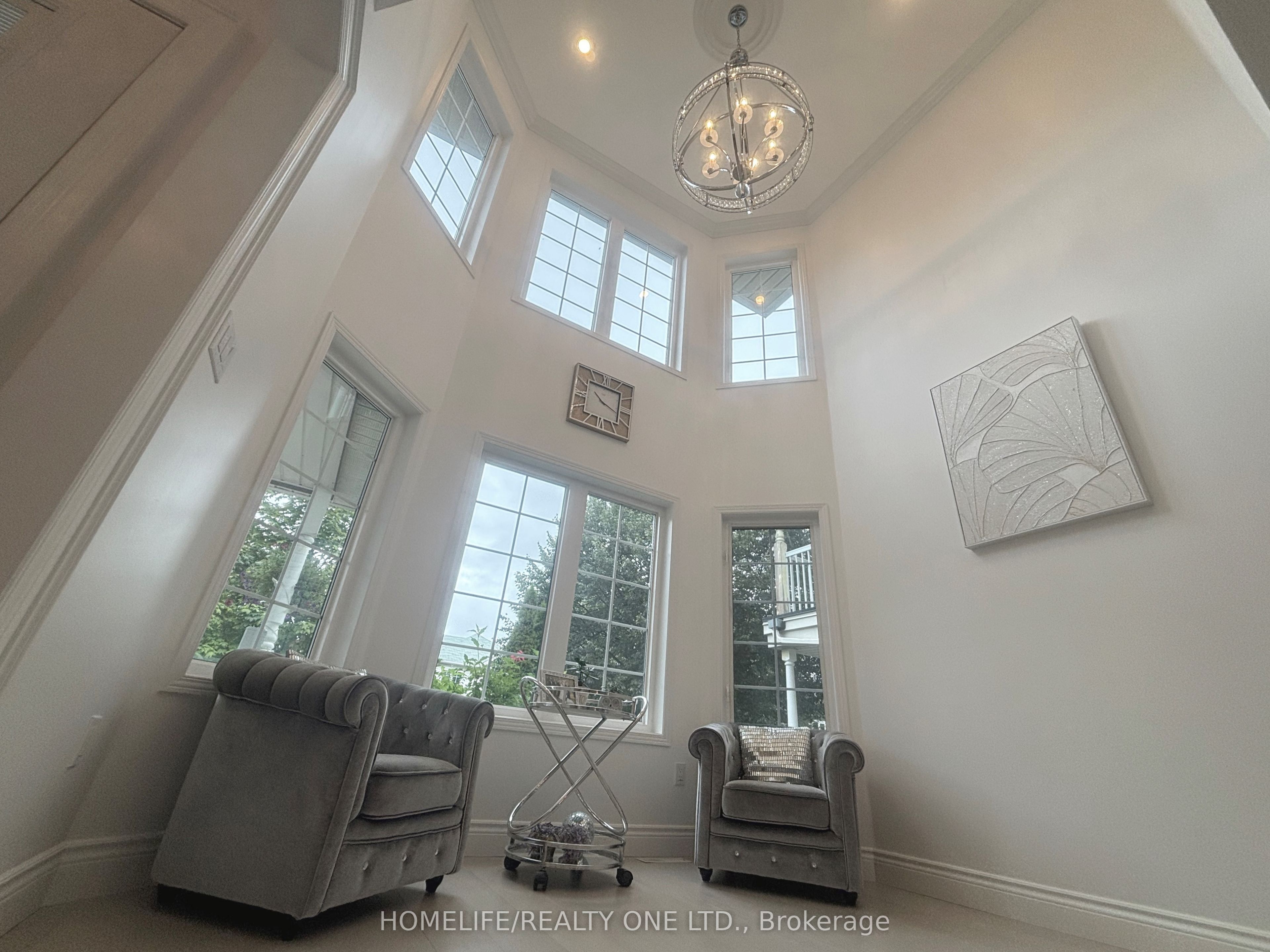 27 Glasgow Crescent, Georgina, ON L4P 4A9 photo 5