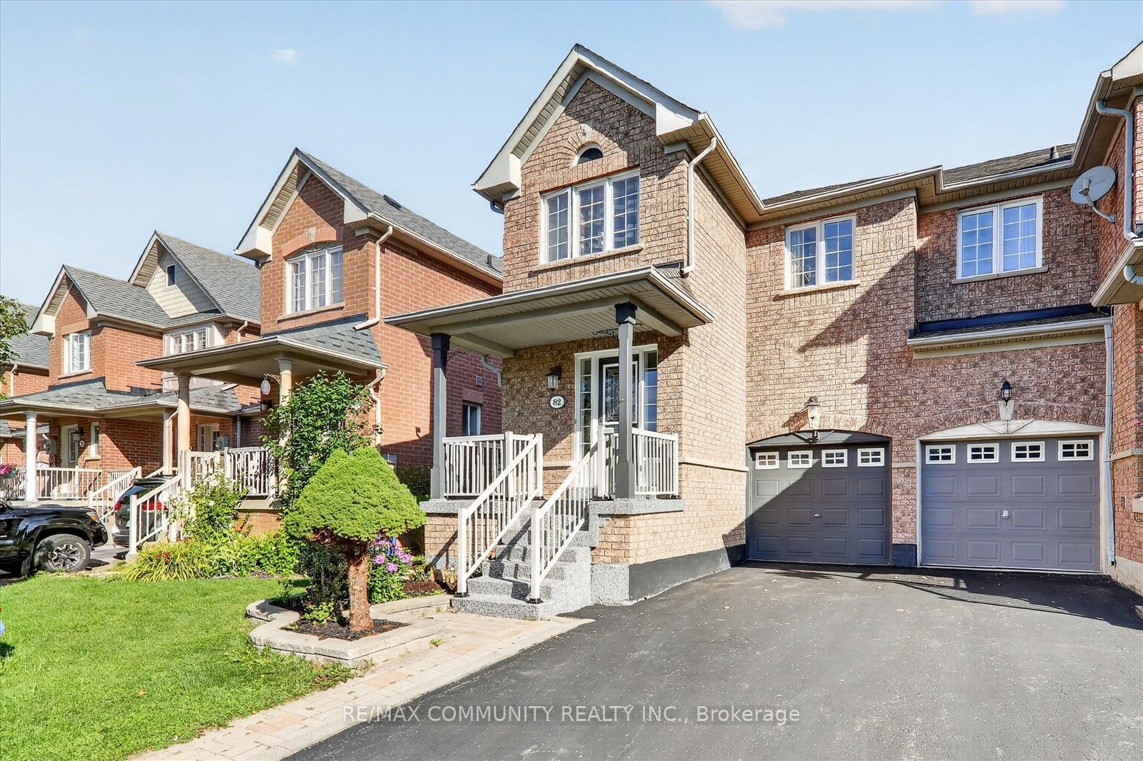 82 Burgess Crescent, Newmarket, ON L3X 2T8