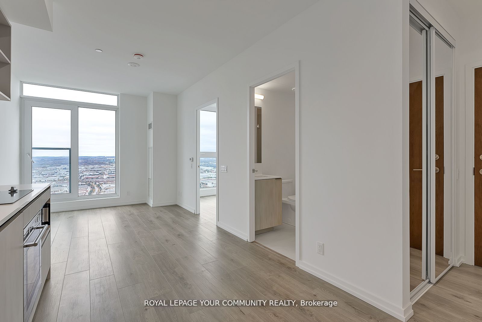1000 Portage Parkway PH12, Vaughan, ON L4K 0L1 photo 2