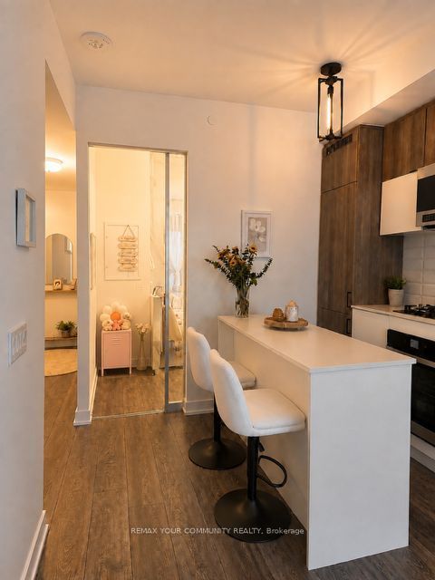 8888 Yonge Street 322, Richmond Hill, ON L4C 6Z1 photo 5