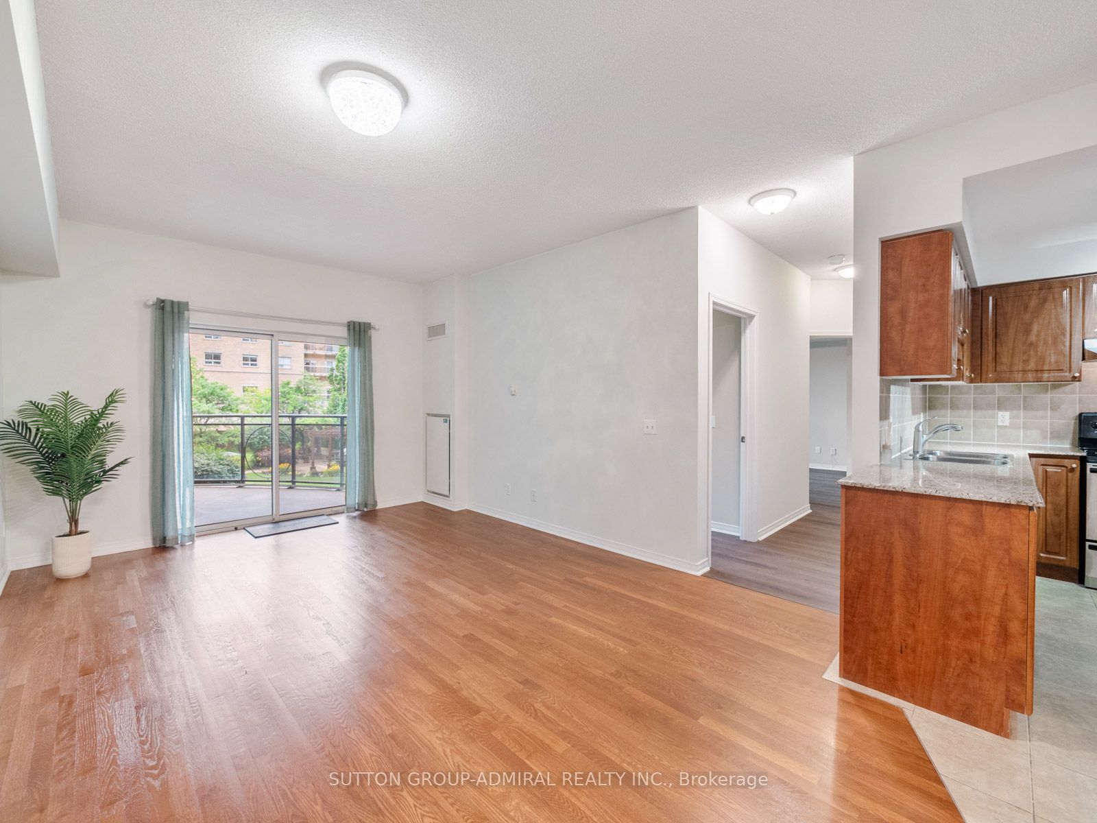 1 Maison Parc Court 215, Vaughan, ON L4J 9K1 photo 5