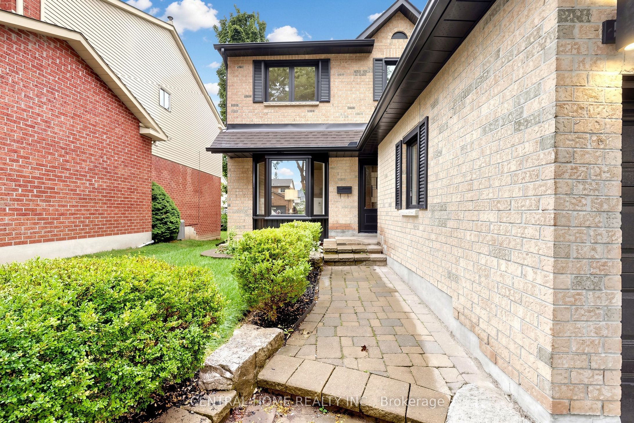 15 Closs Square, Aurora, ON L4G 5H9 photo 4
