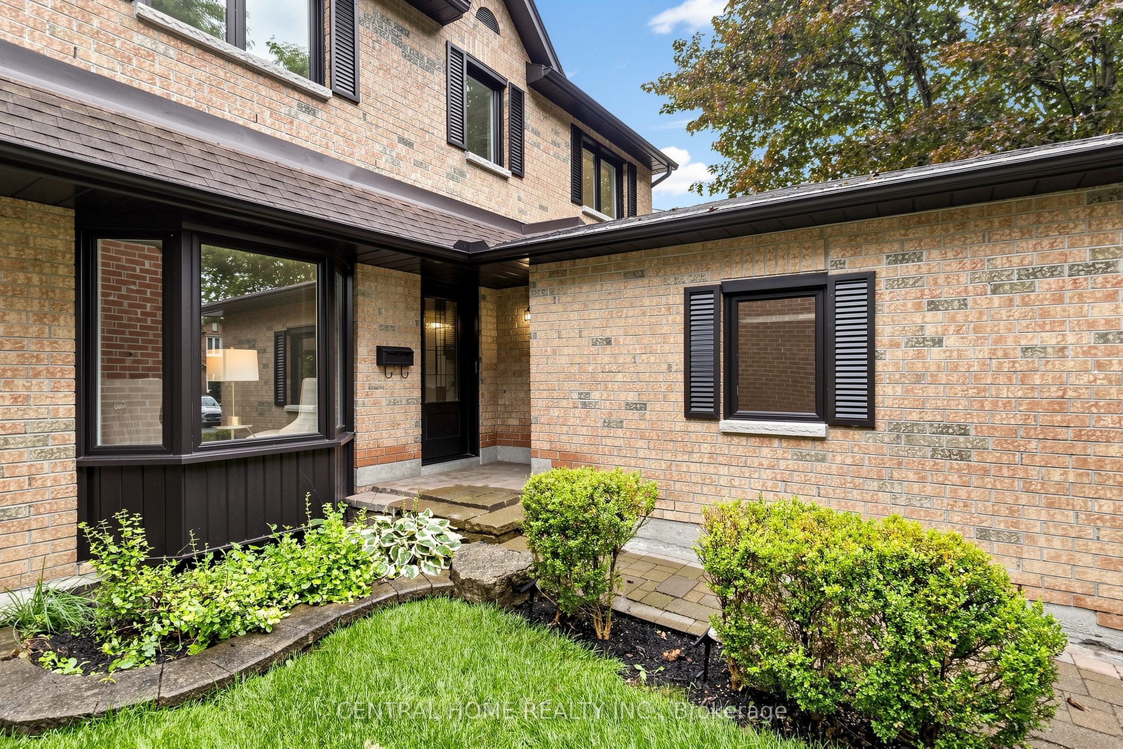 15 Closs Square, Aurora, ON L4G 5H9 photo 5